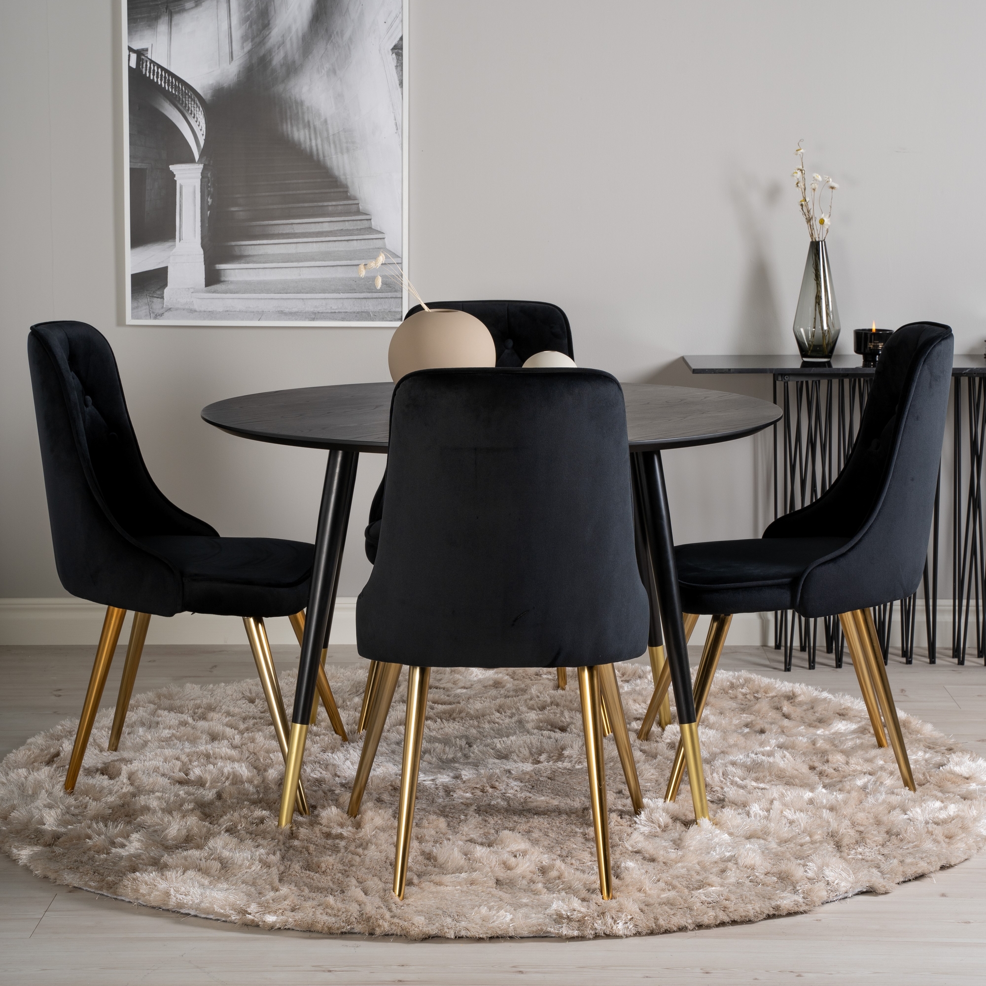Spisegruppe Venture Home Dipp Ø115 cm med 4 Velvet Deluxe Stoler