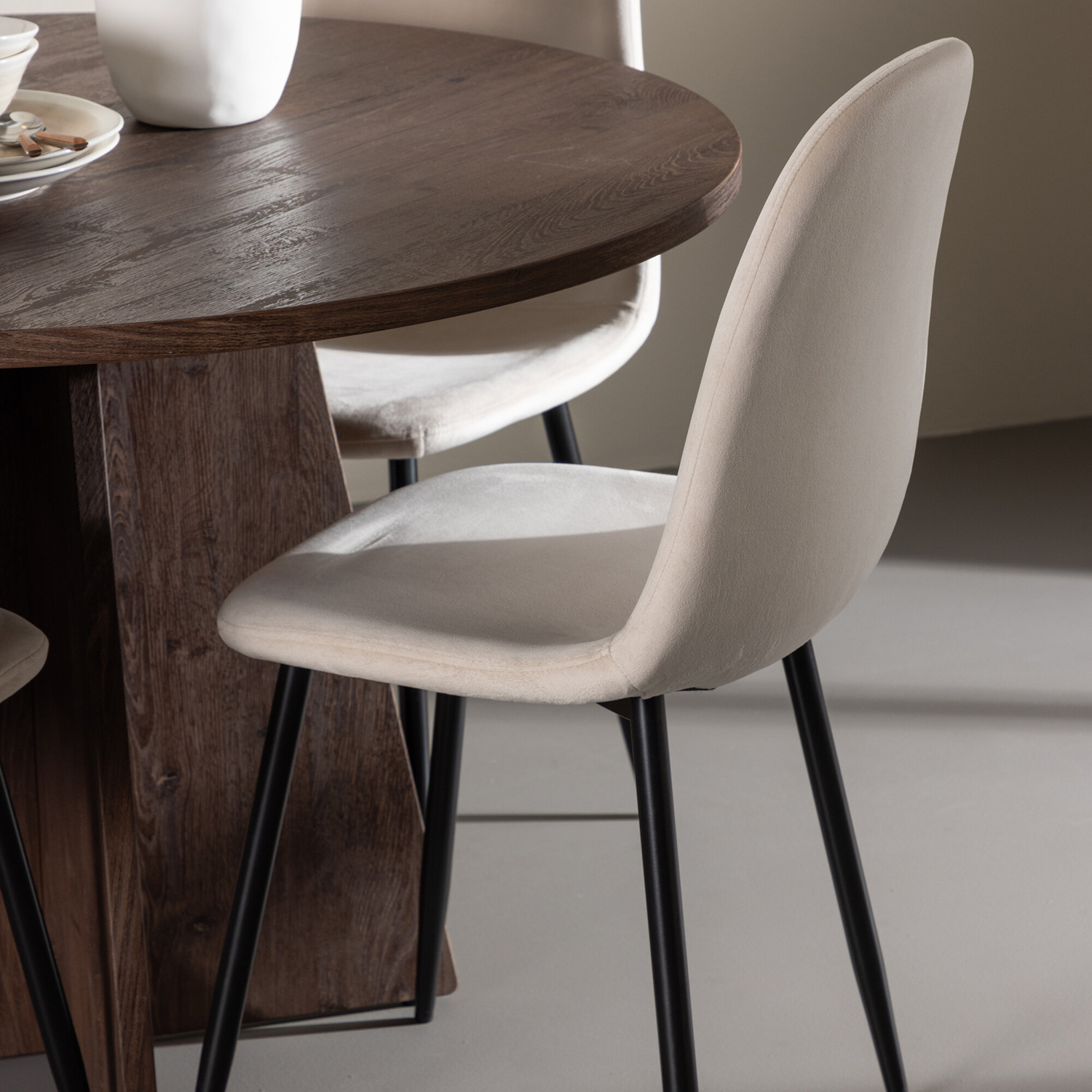 Spisegruppe Venture Home Bootcut Ø110 med 4 stk Polar Stoler Fløyel