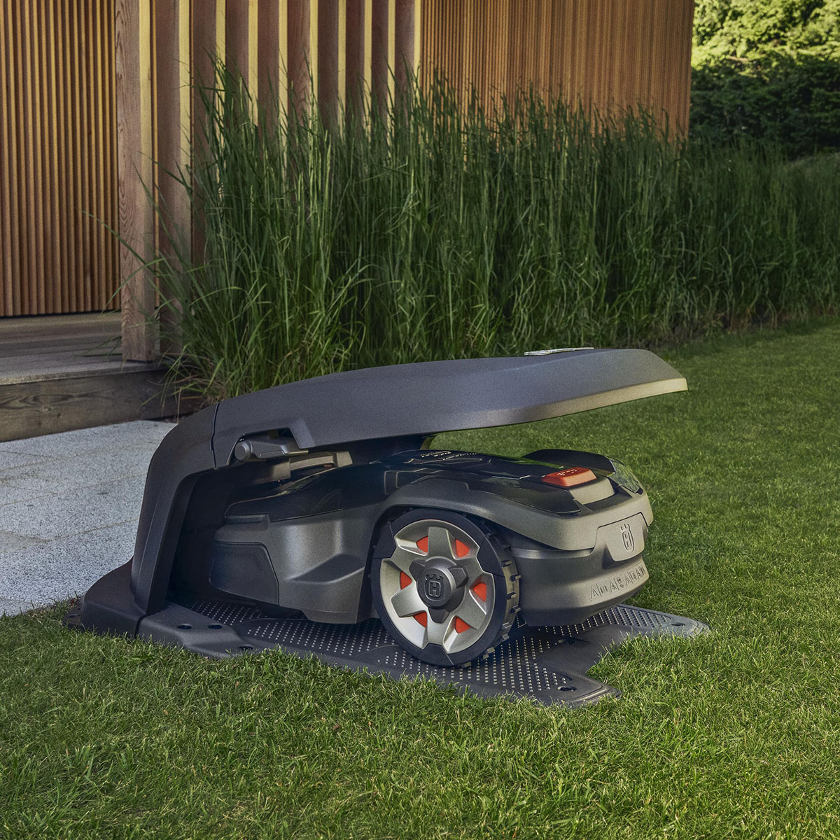 Hus Husqvarna Automower® Aspire™ R4 til Robotgressklipper