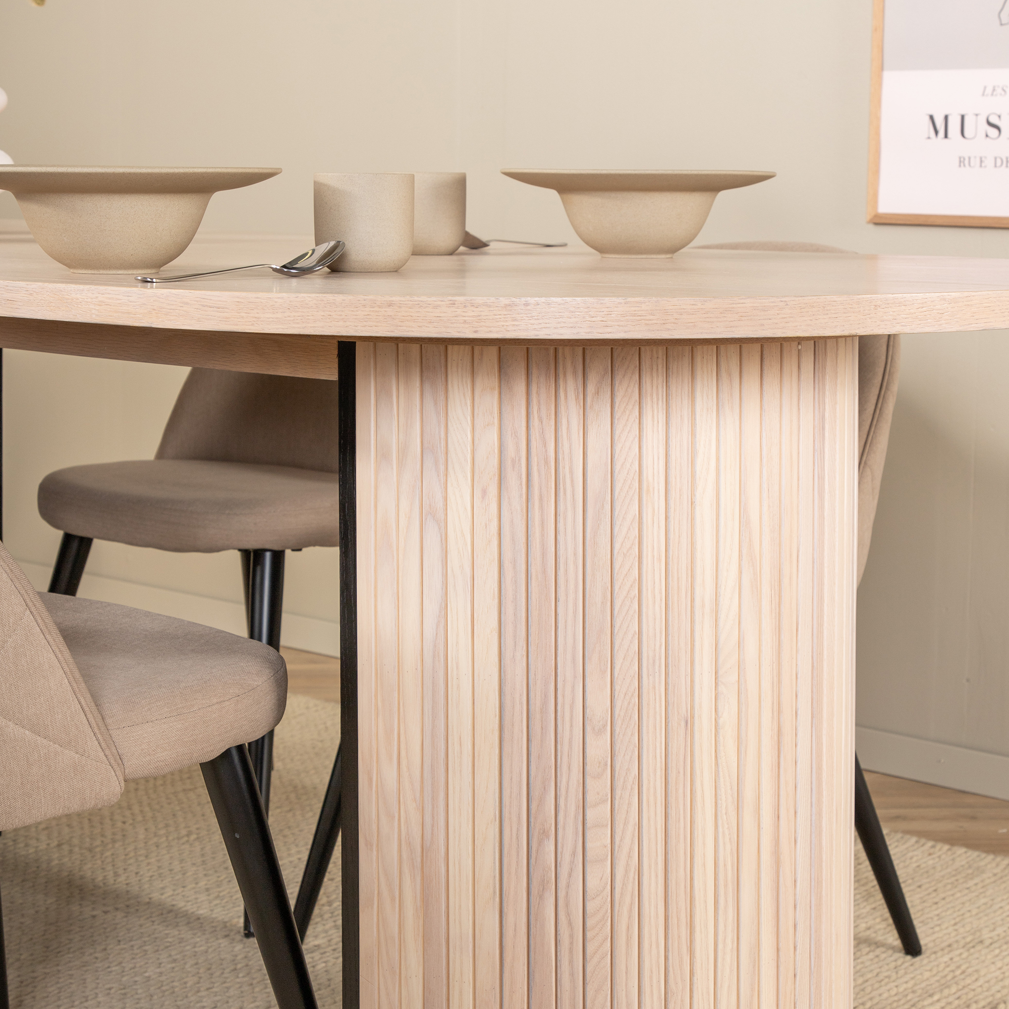 Bianca Oval Dining Table - White Wash / Black Veneer+Velvet BeinHvit
