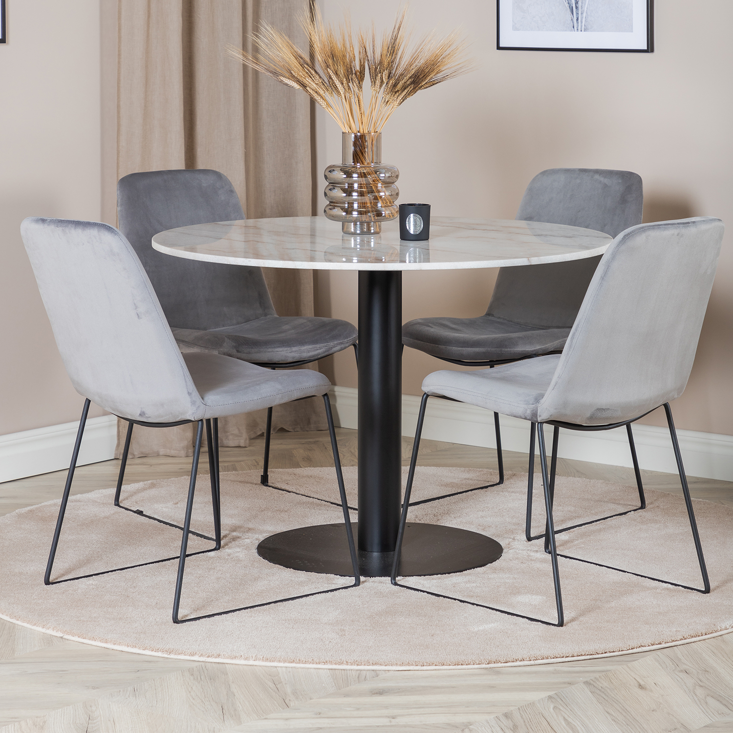 Spisegruppe Venture Home Estelle med 4 Muscot Stoler Fløyel
