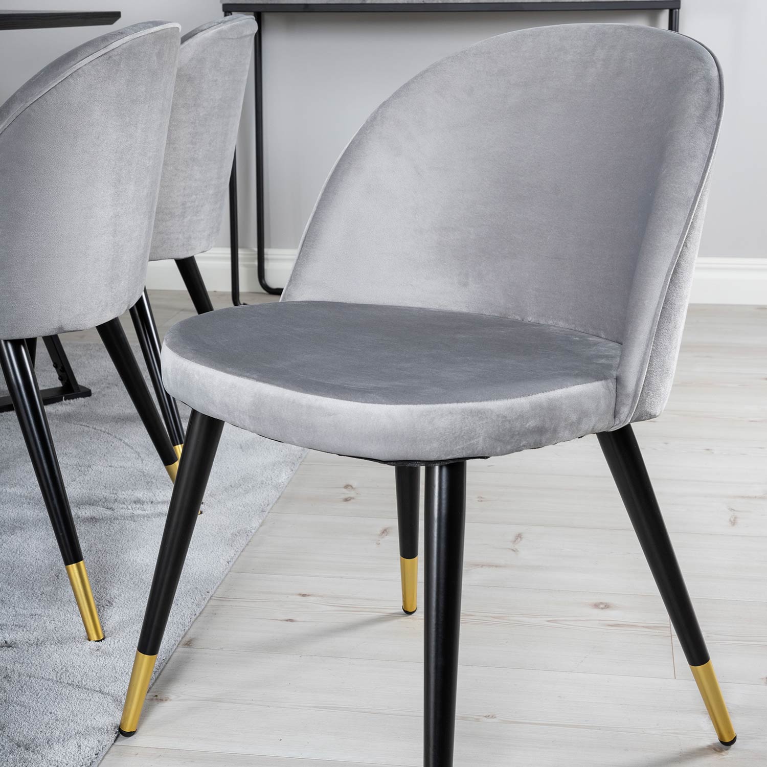Spisegruppe Venture Home Madde med 6 Valentina Stoler Fløyel