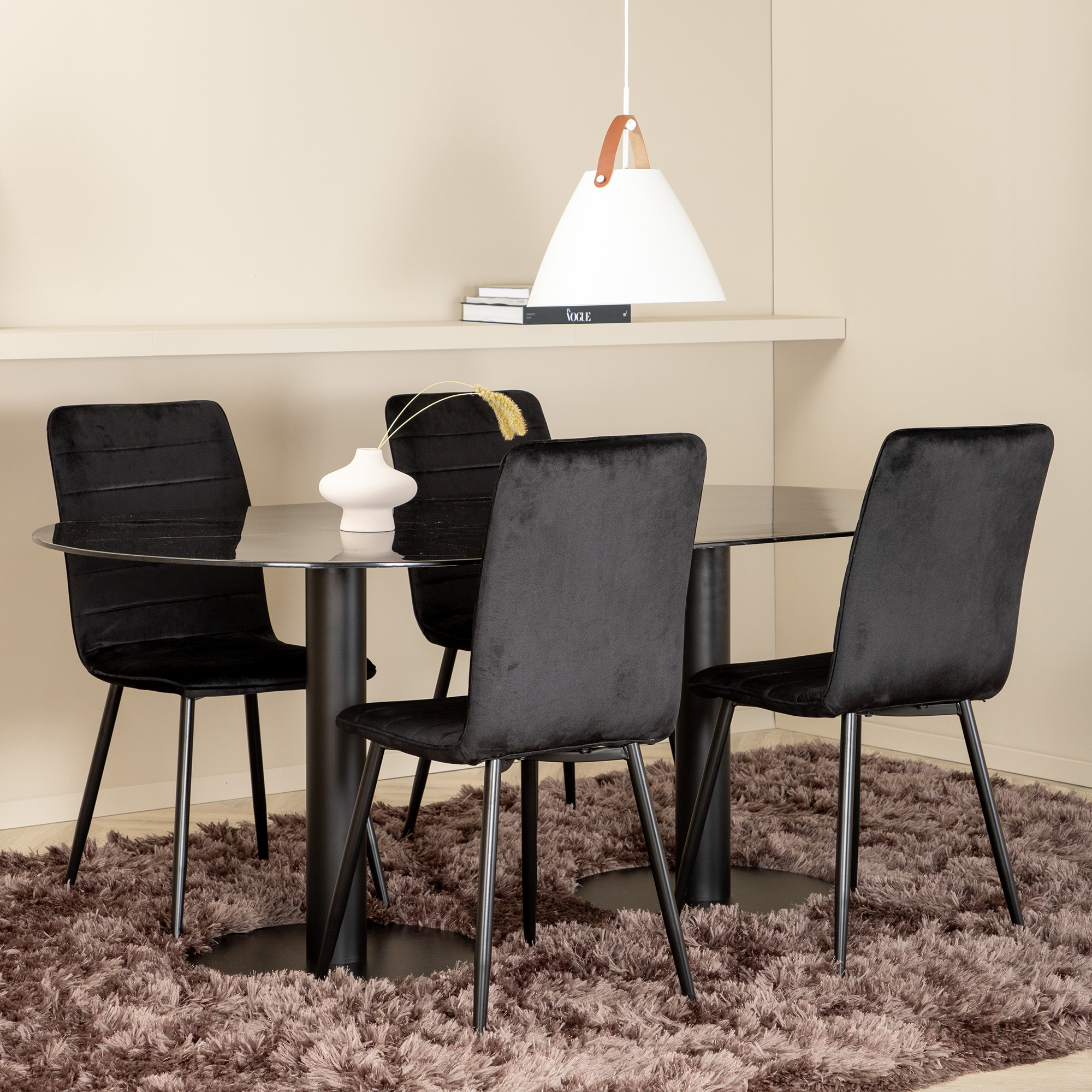 Spisegruppe Venture Home Oslo med 4 Walerina Stoler Fløyel