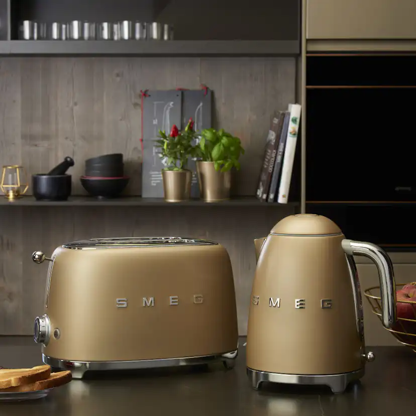 SMEG vattenkokare KLF03CHMEU Champagne