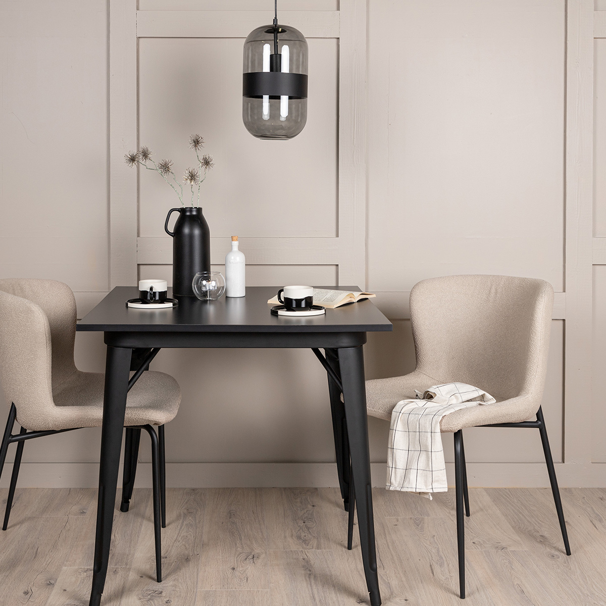 Spisegruppe Venture Home Tempe med 2 Modesto Stoler