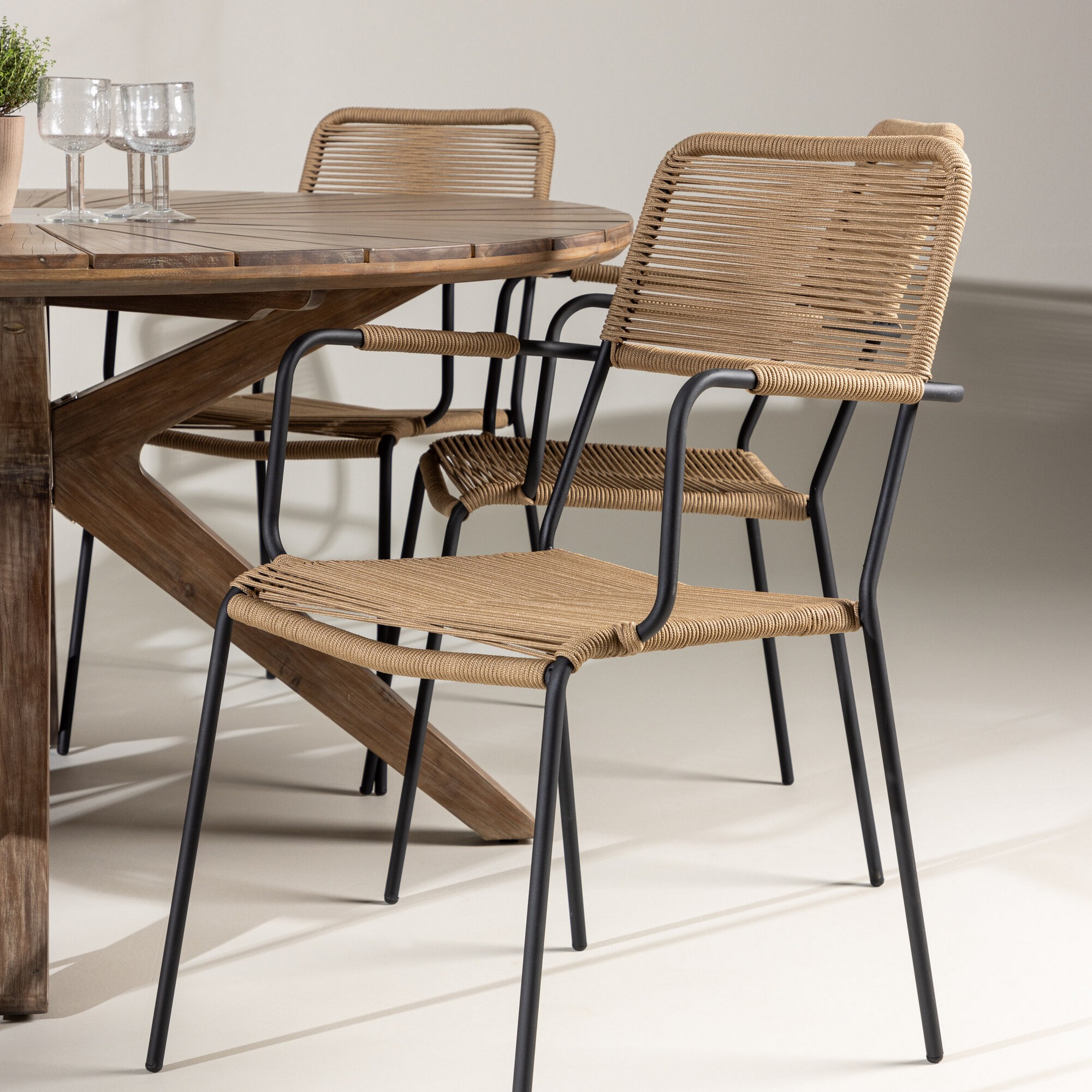 Hagegruppe Venture Home Rosario med 6 Lindos Lenestoler