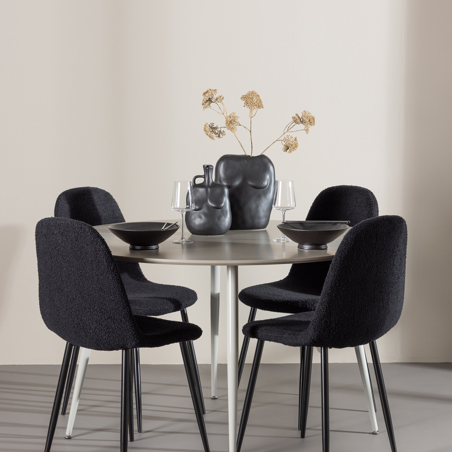 Spisegruppe Venture Home Plaza Ø120 med 4 stk Polar Stoler Teddy