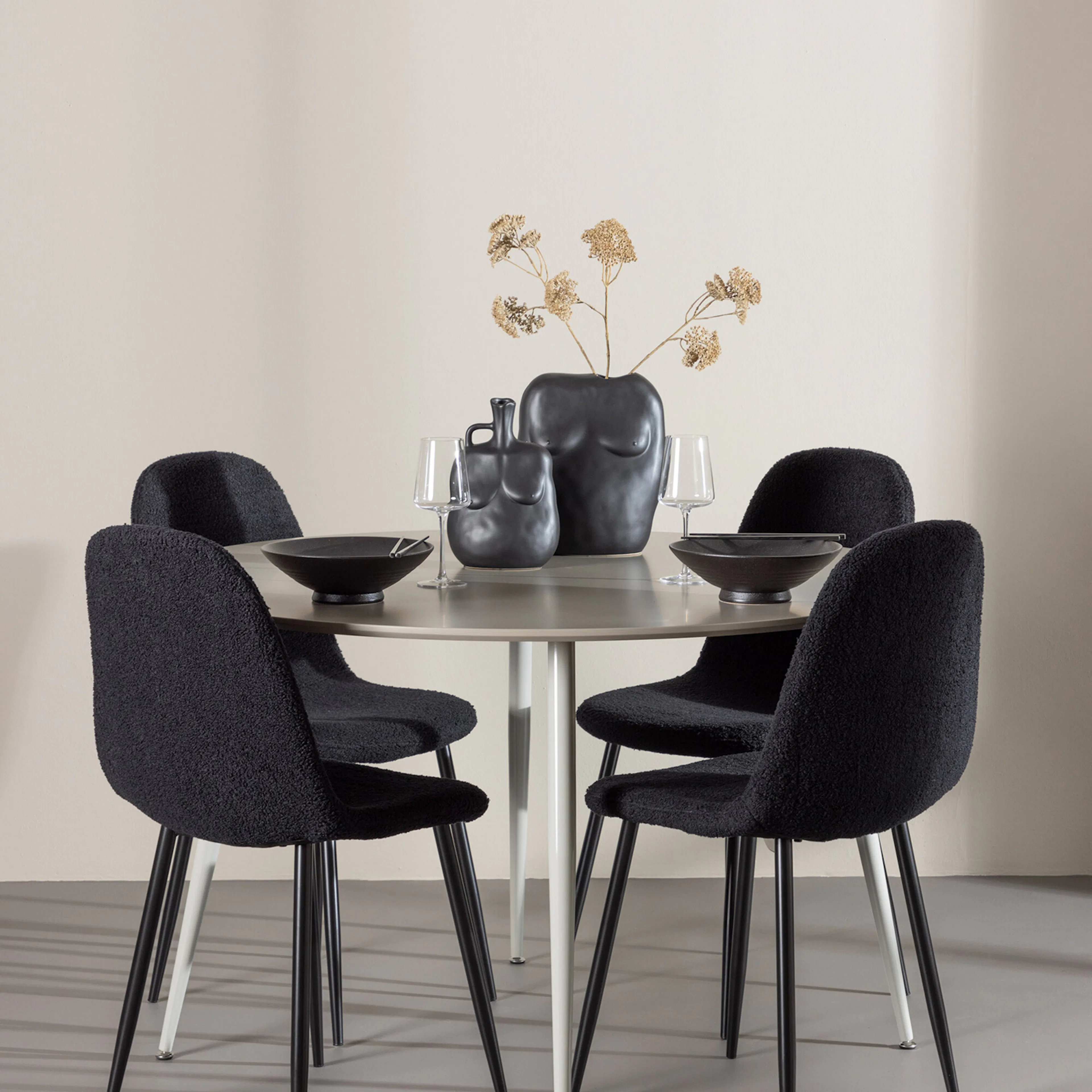 Spisegruppe Venture Home Plaza Ø120 med 4 stk Polar Stoler Teddy