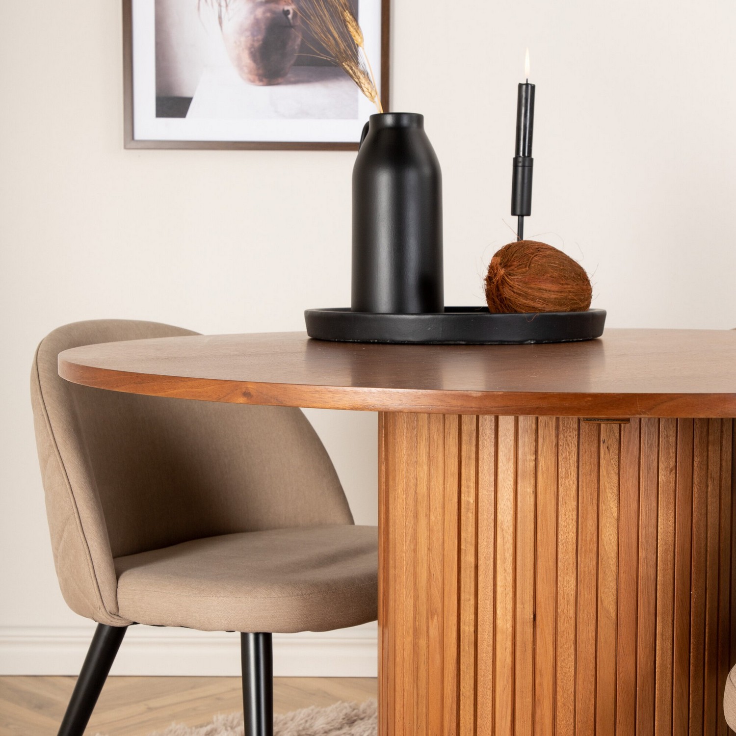 Spisegruppe Venture Home med Rundt Bianca Spisebord og 4 Valentina Stitcthes Spisestoler