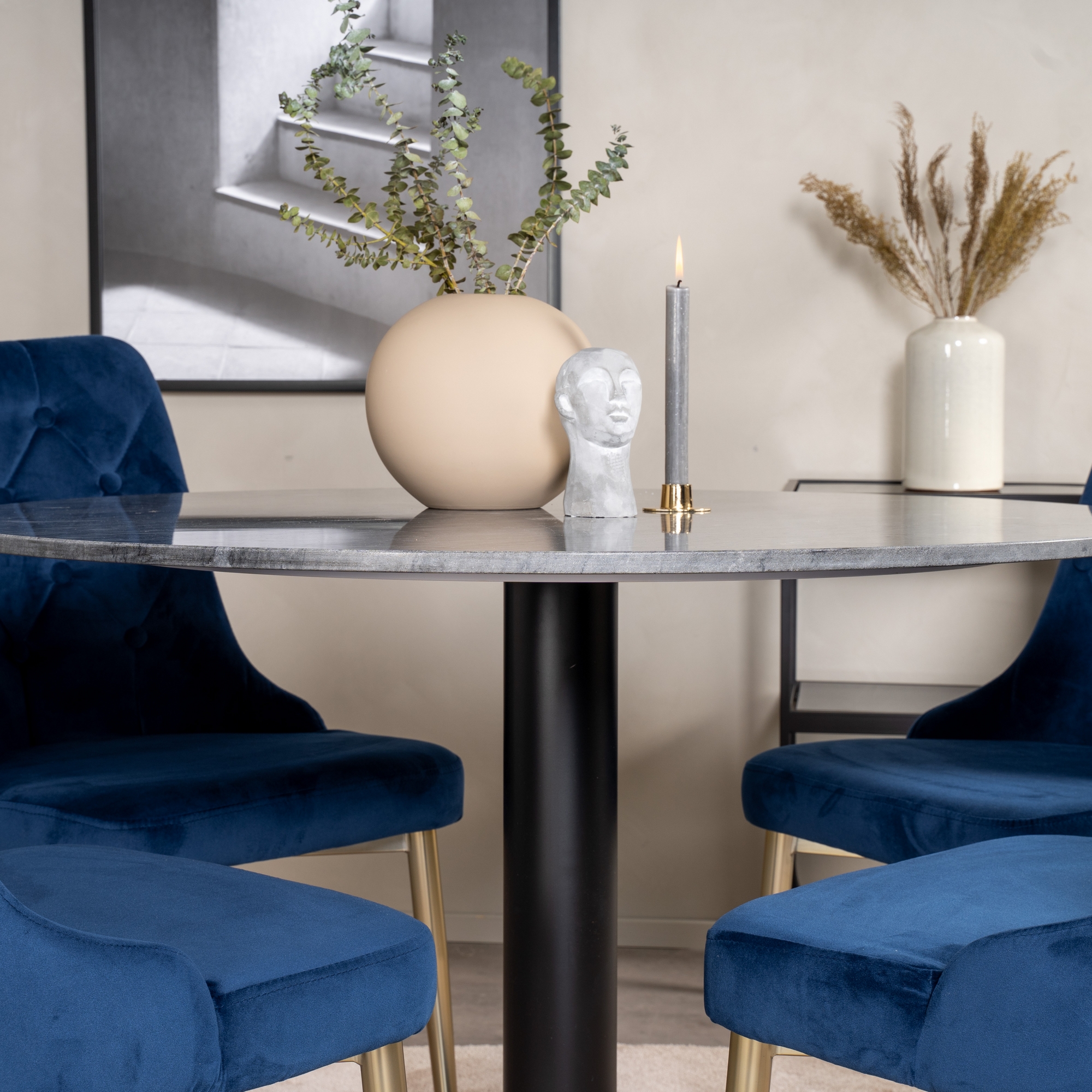 Spisegruppe Venture Home Estelle Rund med 4 Vera Stoler Fløyel