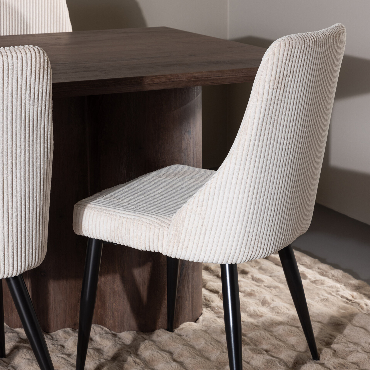Spisegruppe Venture Home Olivia 210 med 6 stk Leone Stoler