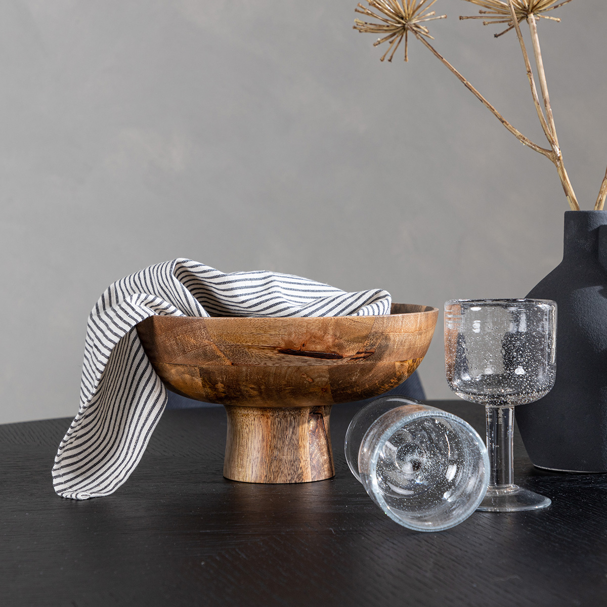 Spisegruppe Venture Home Copenhagen med 4 Polar Stoler