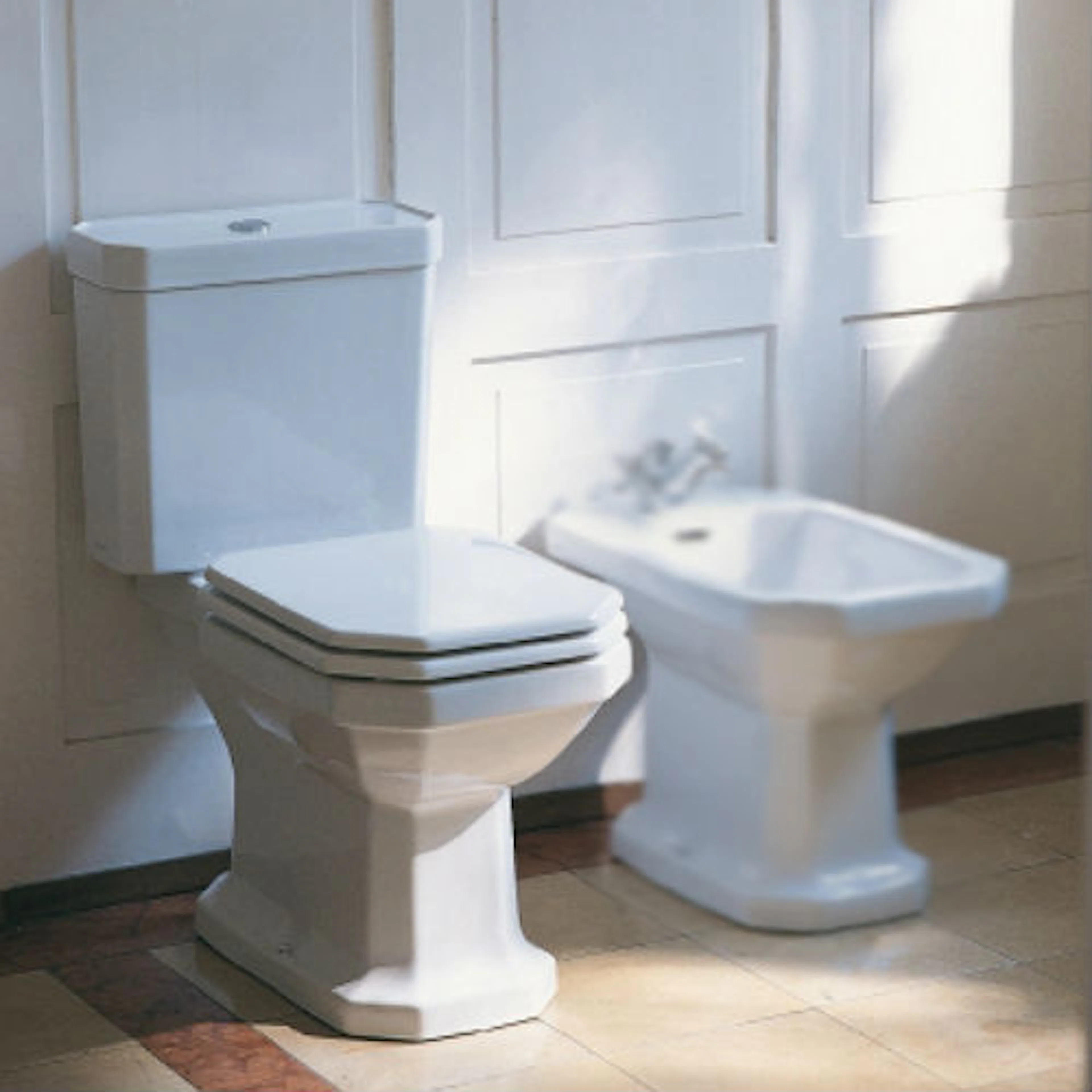 Toalett Duravit 1930 med P-lås med Toalettsete