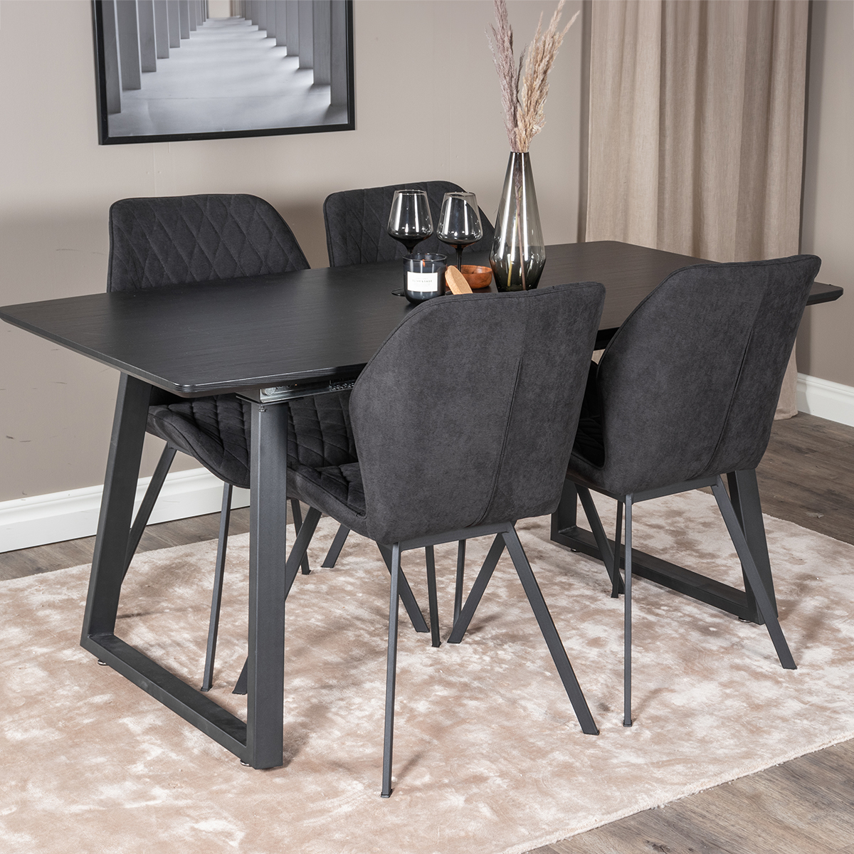 Spisegruppe Venture Home Ina med 4 Geneva Stoler