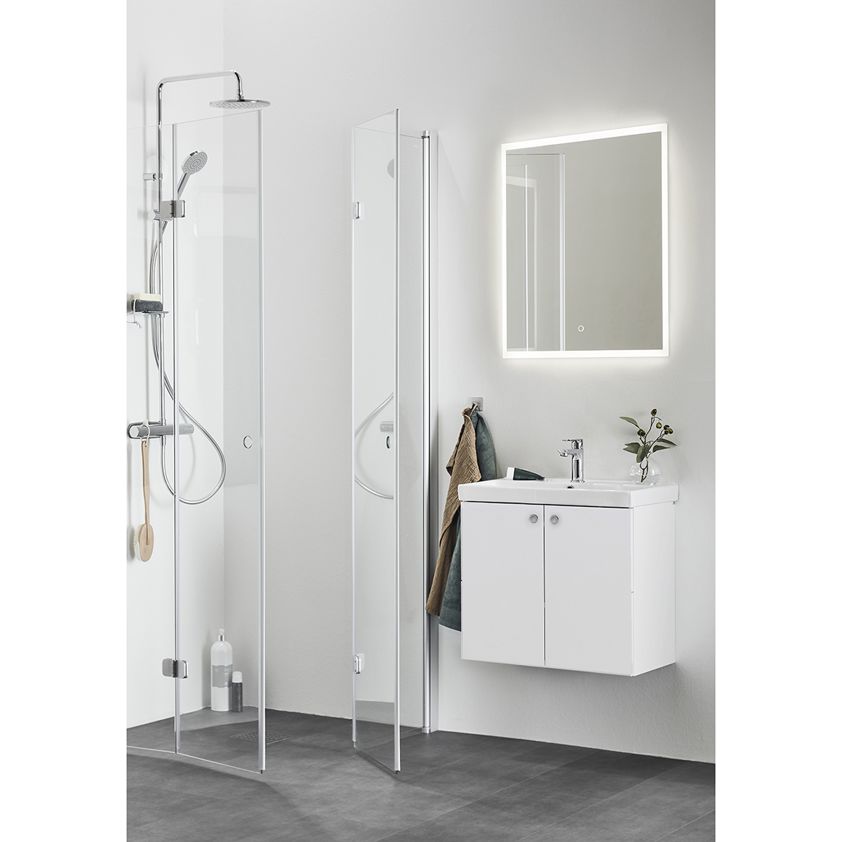 Möbelpaket Hafa Neat 550 med Luckor och Spegel Store Square LED