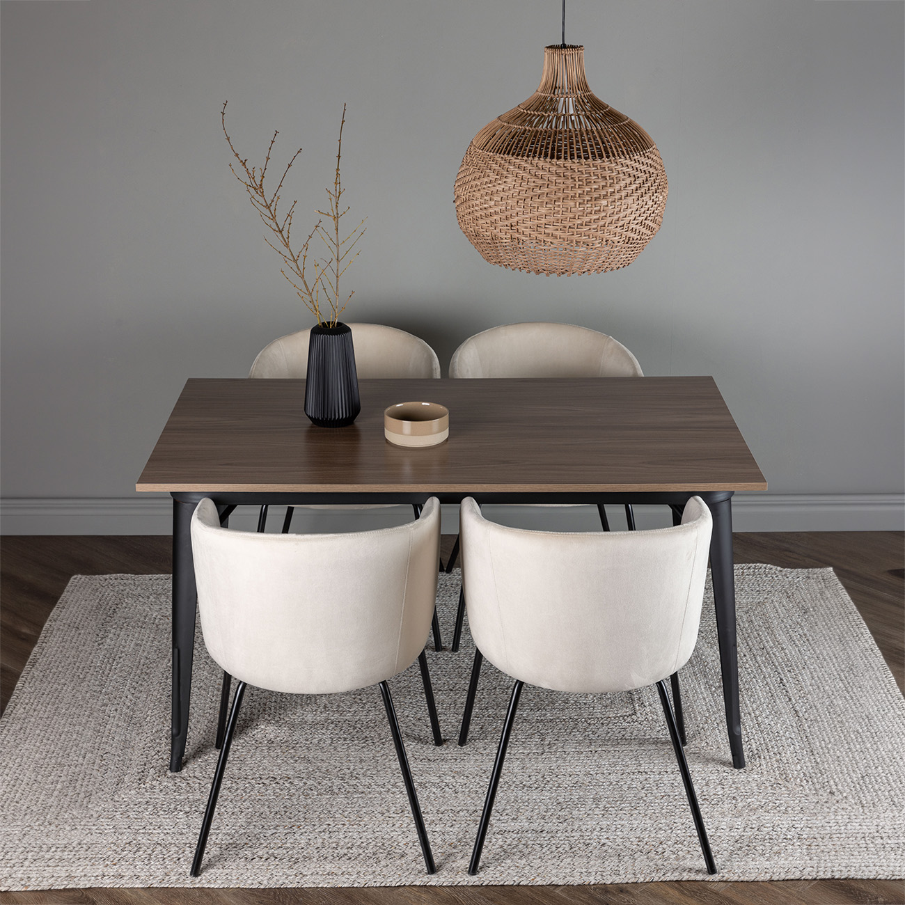 Spisegruppe Venture Home Tempe 140 cm med 4 Berit Stoler Fløyel