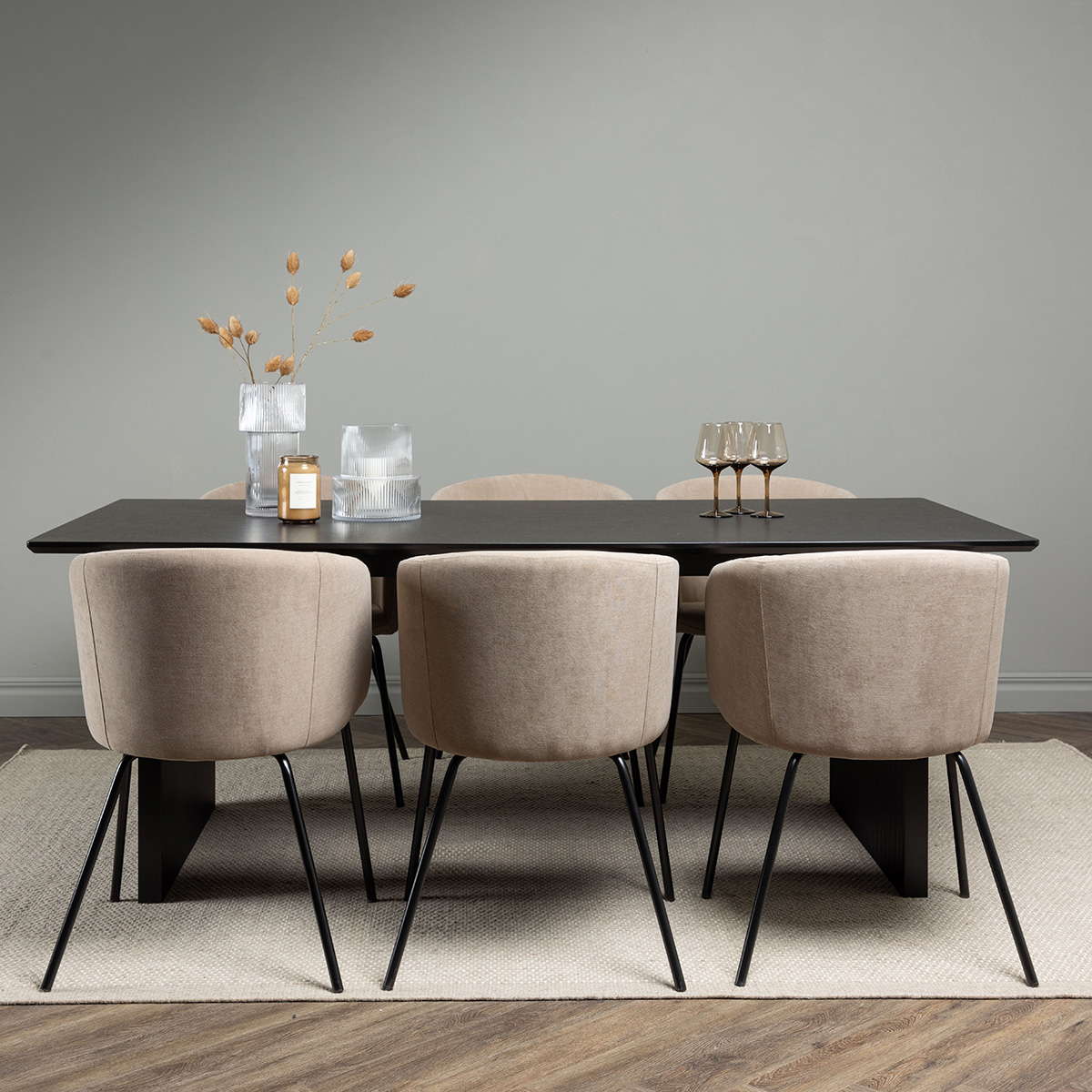 Spisegruppe Venture Home Vail med 6 Berit Stoler