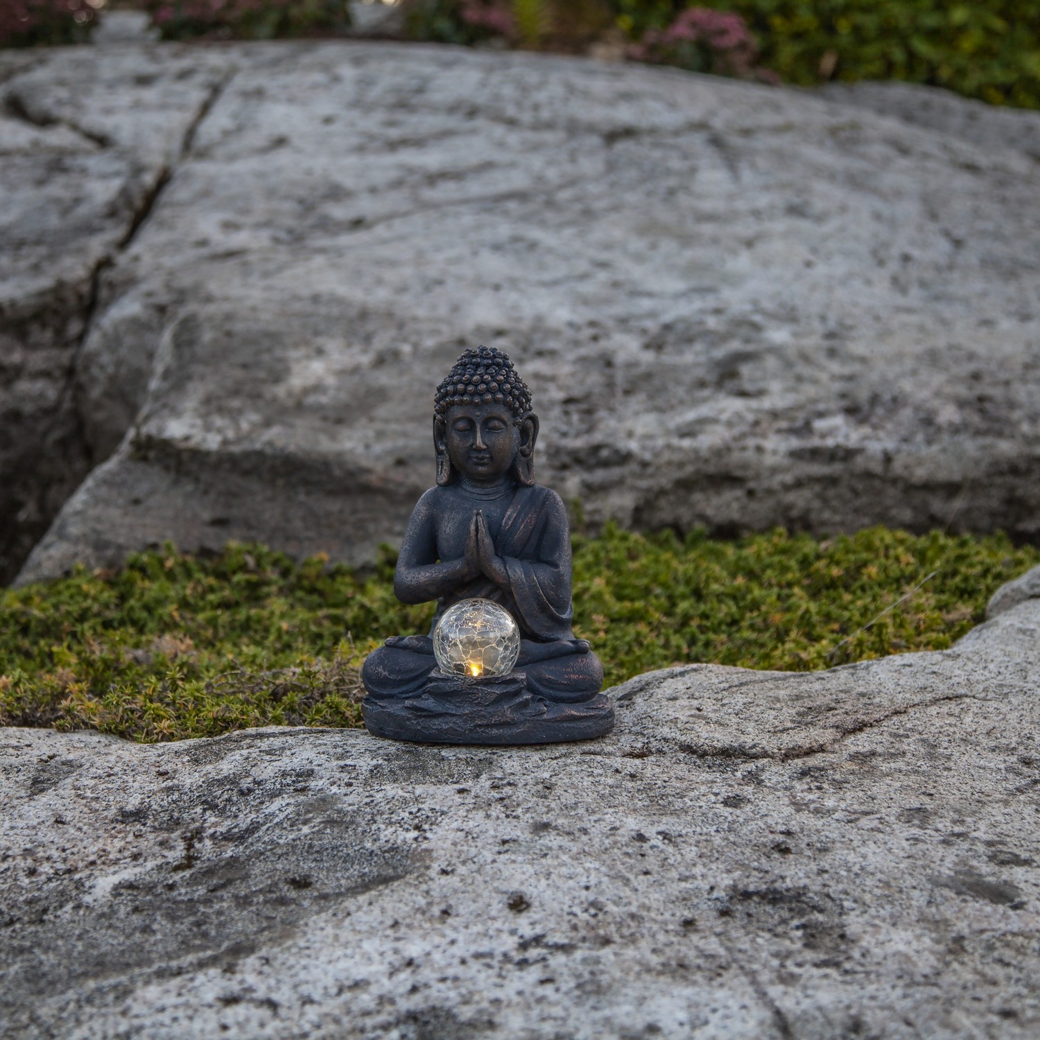 Solcelledekorasjon Star Trading Buddha LED Solcellelampe med Sensor