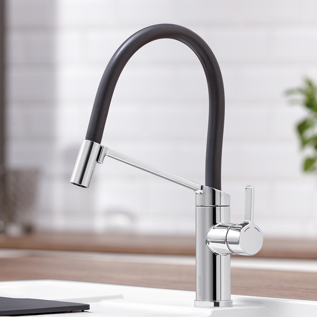 Kjøkkenbatteri Blanco Viu S Farget Ettgrepsbatteri med Uttrekkbar & Svingbar Tut