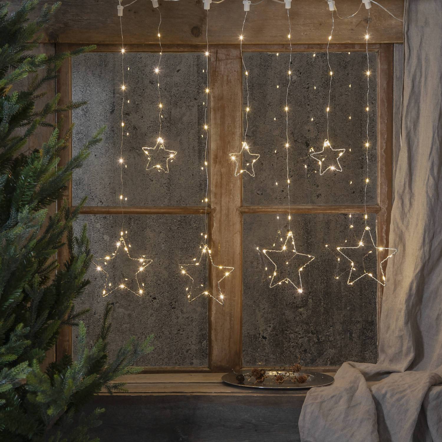 Lysgardin Star Trading Dew Drop Snowflake Hengende Gardinlenke med Stjerner LED