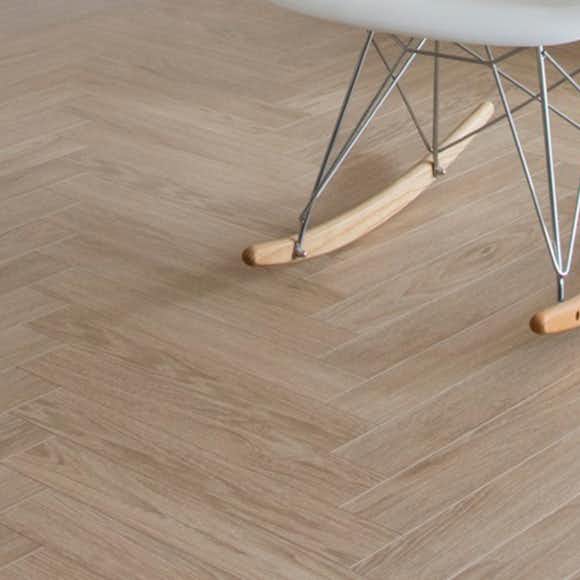 Laminatgolv BerryAlloc Chateau Charme Ljus Natur A+B Fiskbensgolv