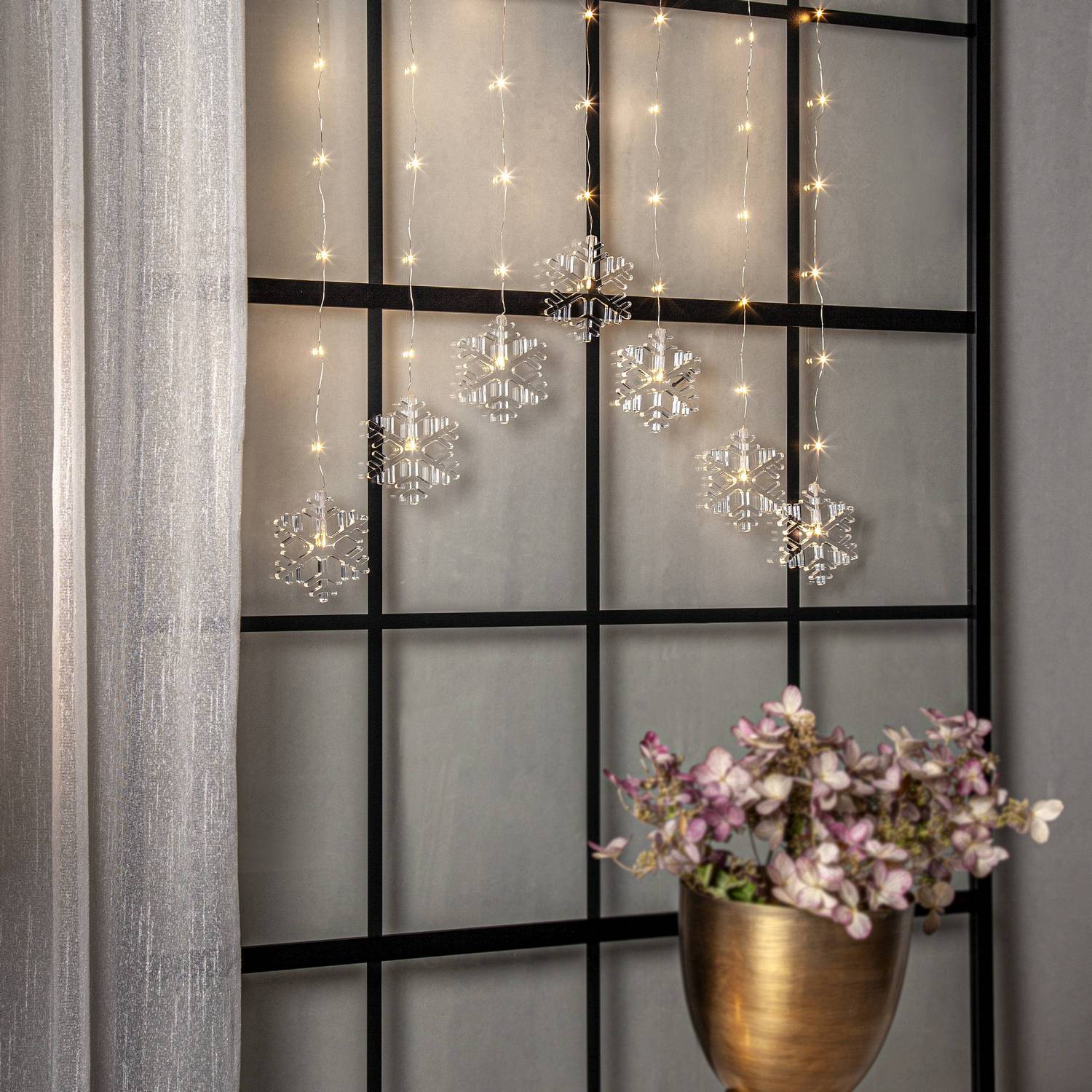 Lysgardin Star Trading Dew Drop Snowflake Hengende Gardinlenke med Snøkrystaller LED