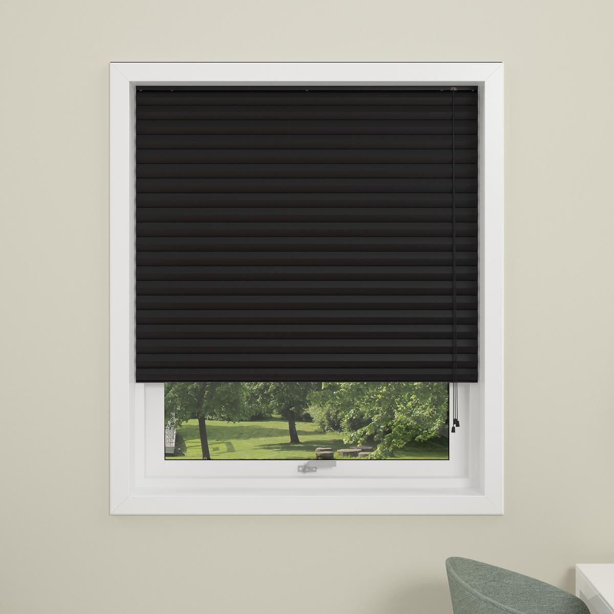 Plisségardin Debel Dubai Mørkleggende med snortrekk Sort 110x130 cm