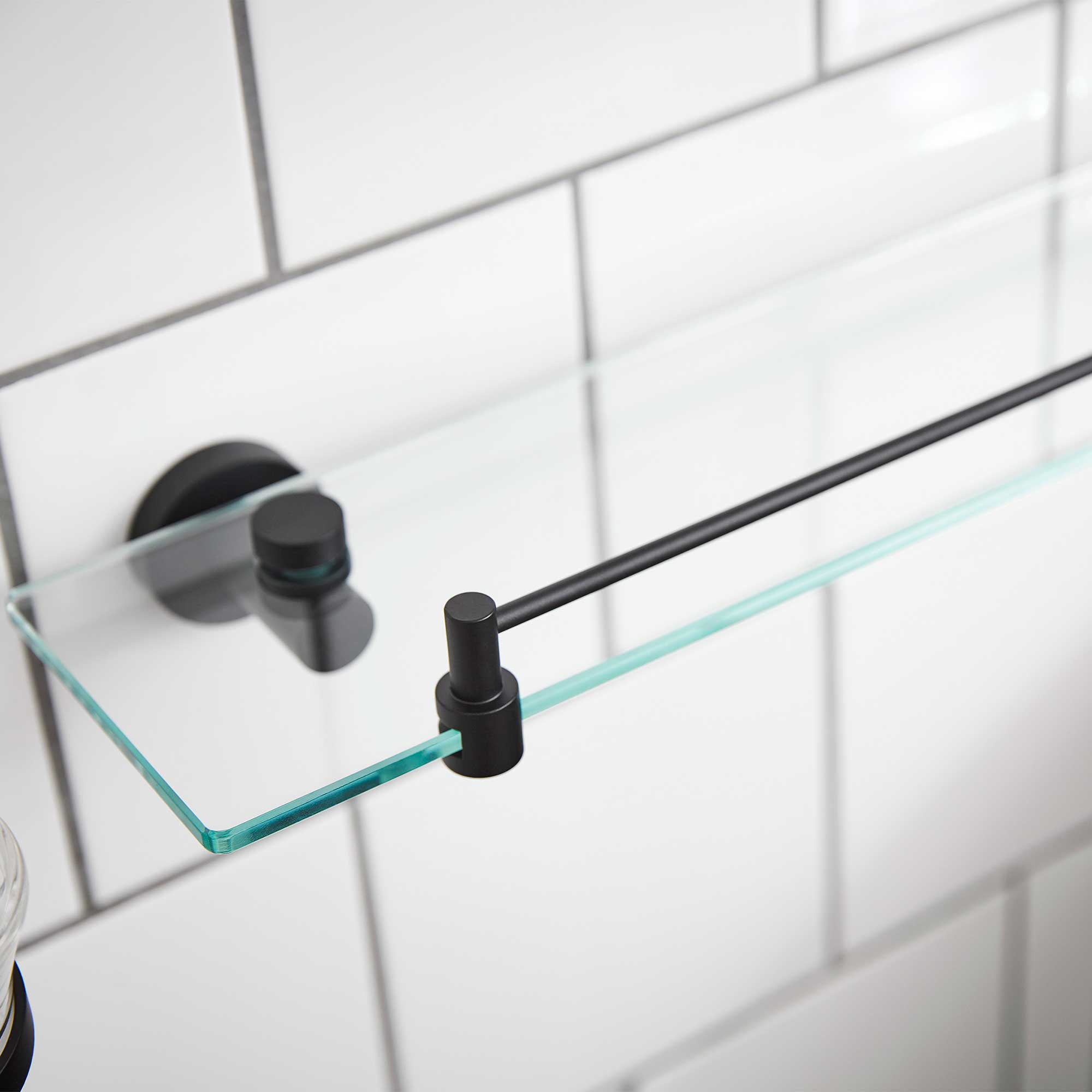 Badrumshylla Miller Badrum Bond