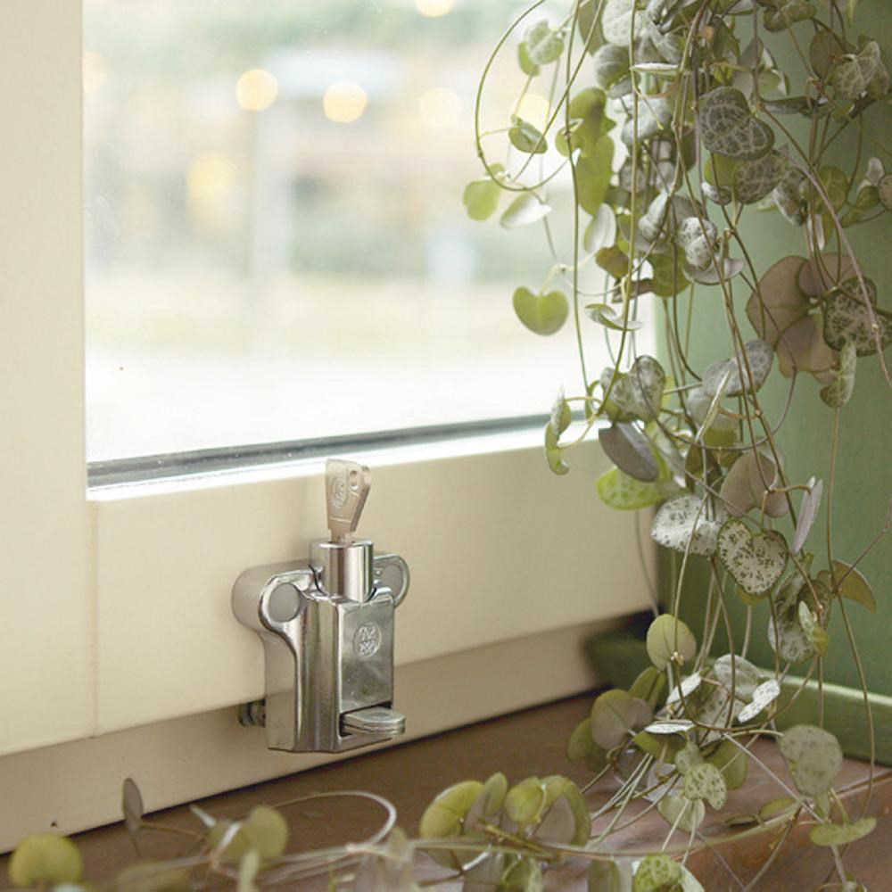 Vinduslås og vindusbeslag