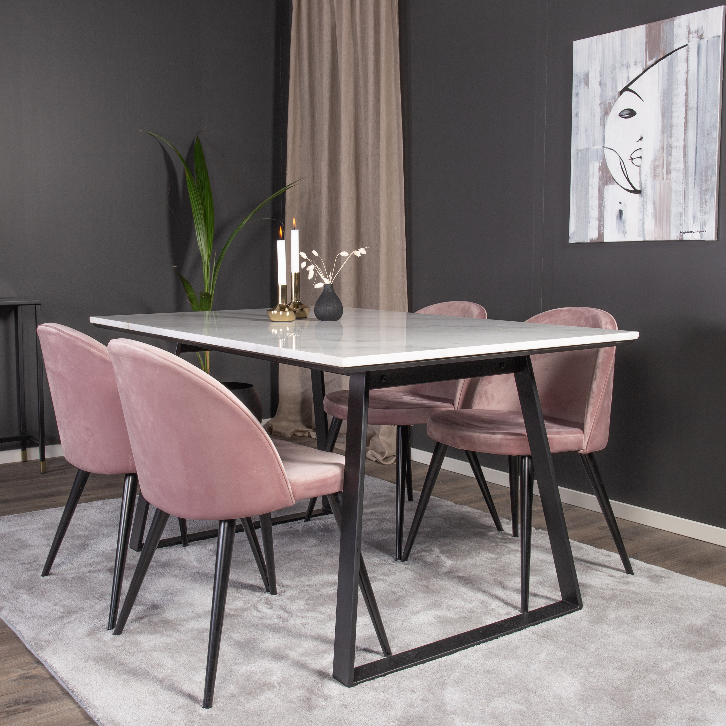 Spisegruppe Venture Home Estelle 140 med 4 Valentina Stoler Fløyel