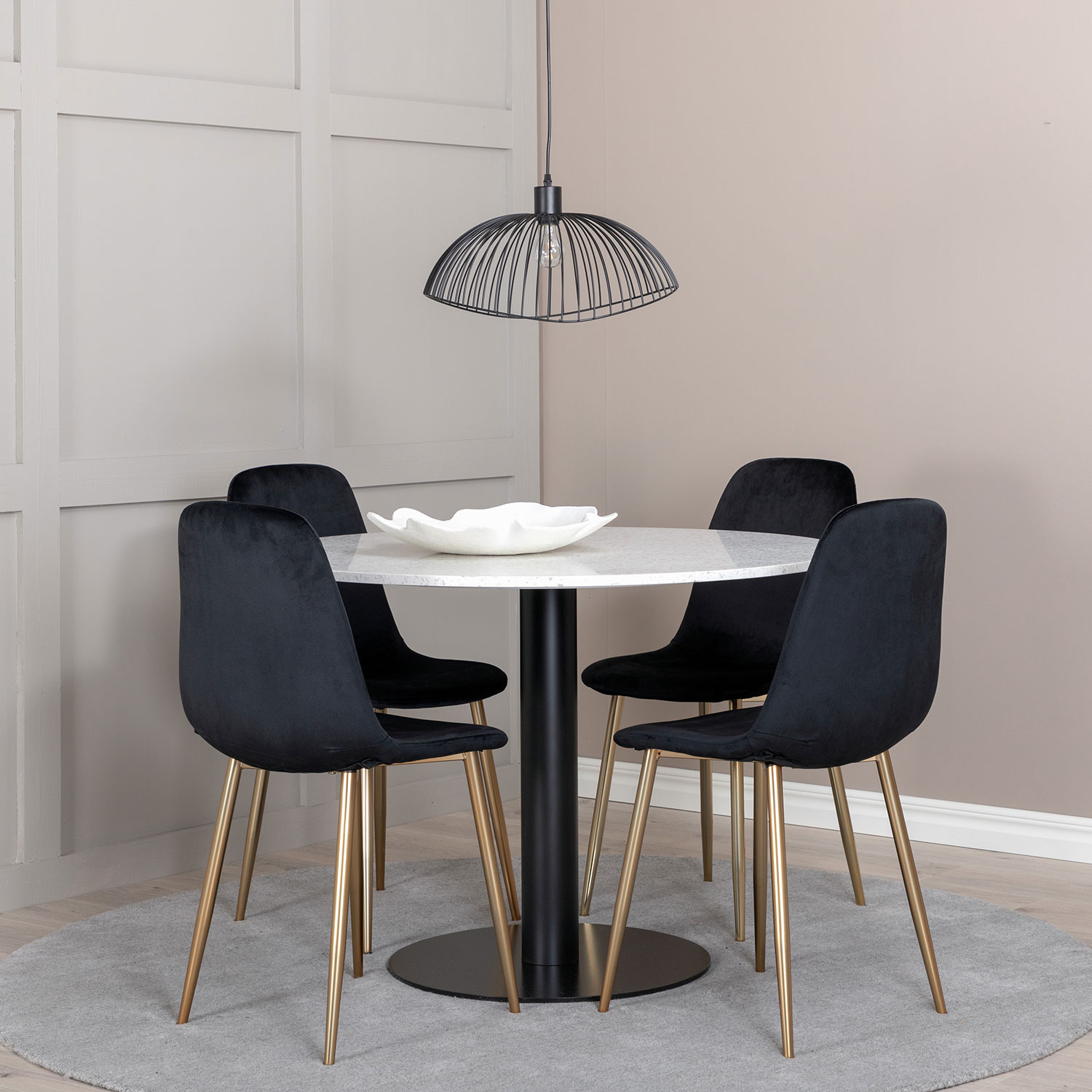 Spisegruppe Venture Home Razzia med 4 Polar Stoler