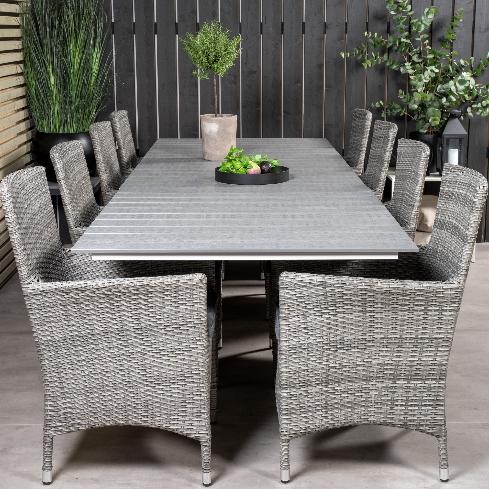 Spisegruppe Venture Home Lova 224/324 med 8 Milwa Lenestoler