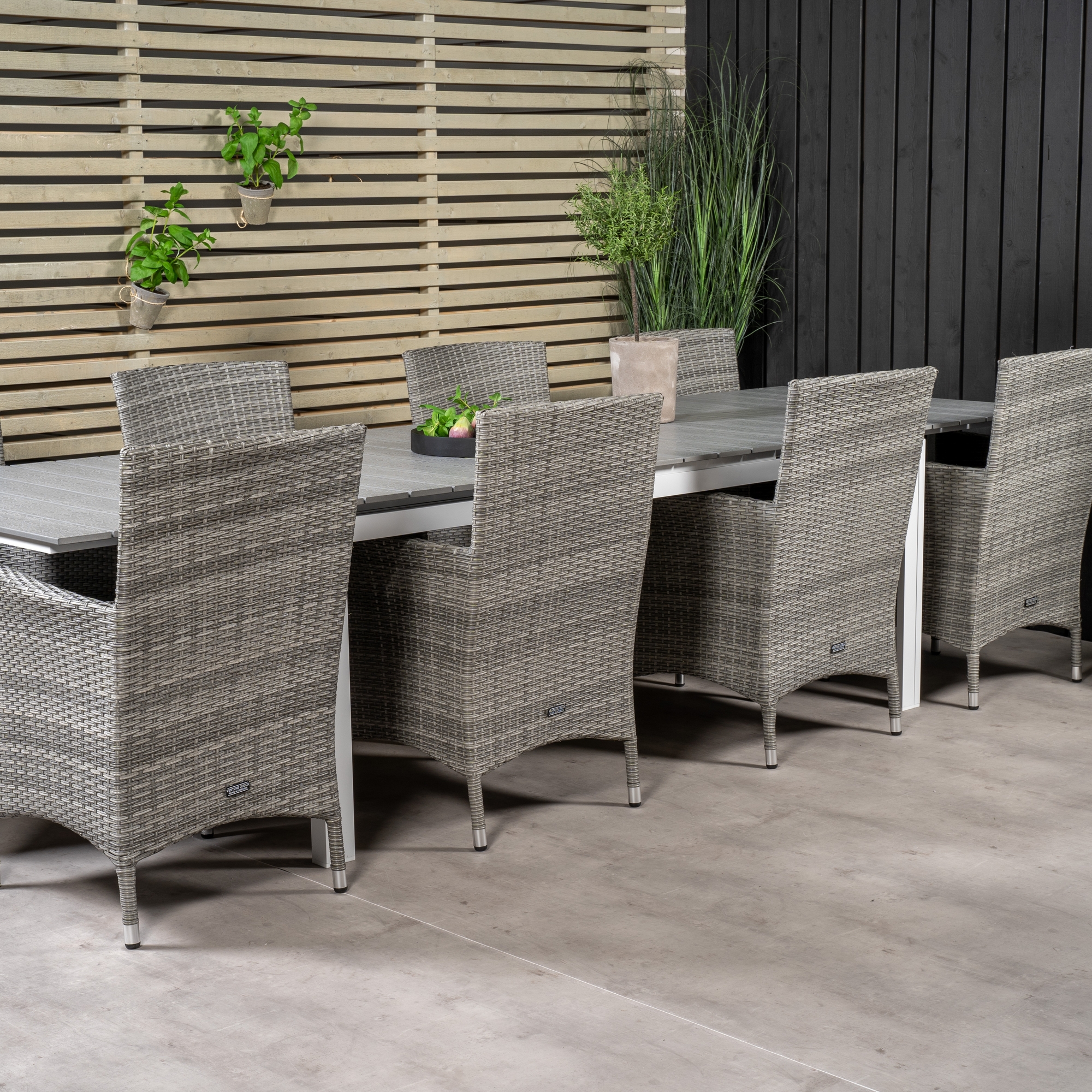 Spisegruppe Venture Home Lova 224/324 med 8 Milwa Lenestoler