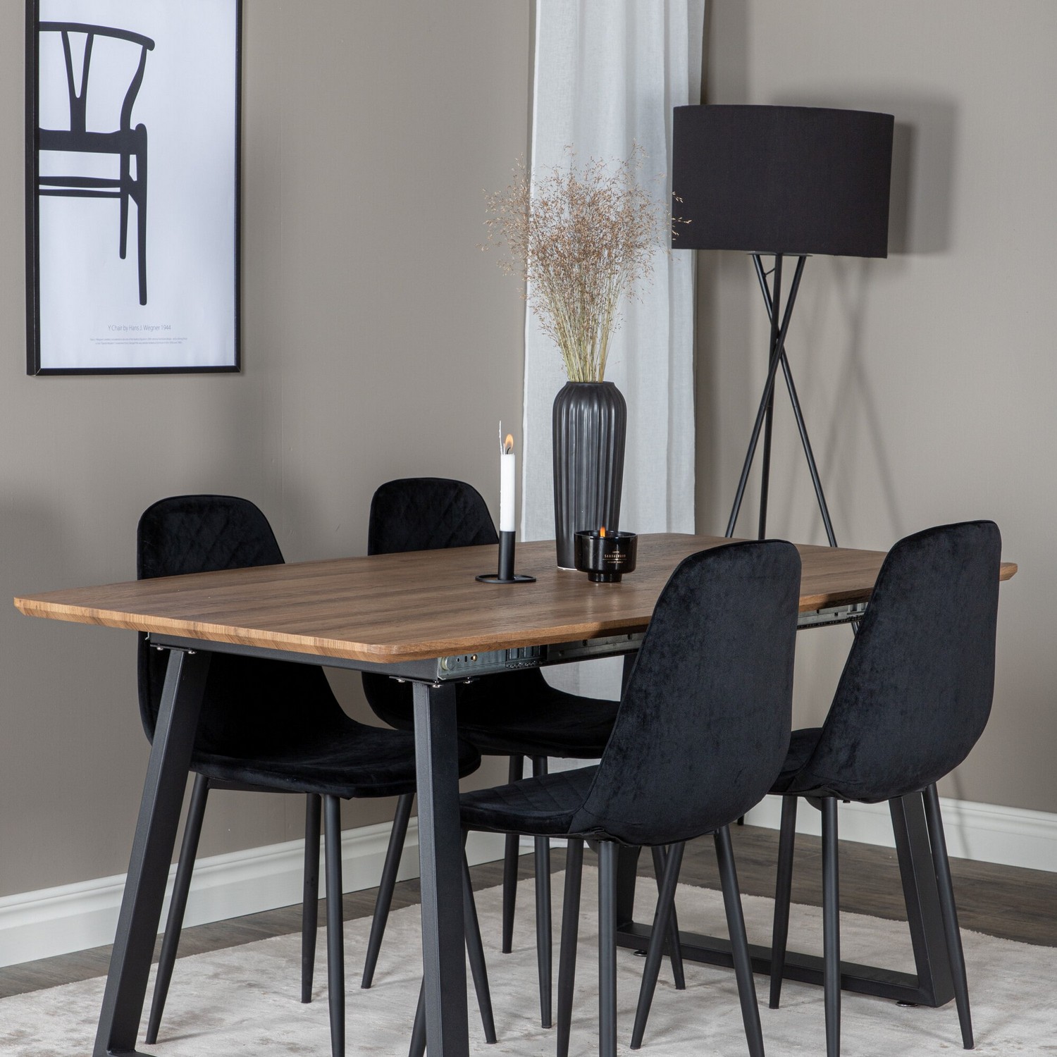 Spisegruppe Venture Home Ina med 4 Phoi Stoler Fløyel