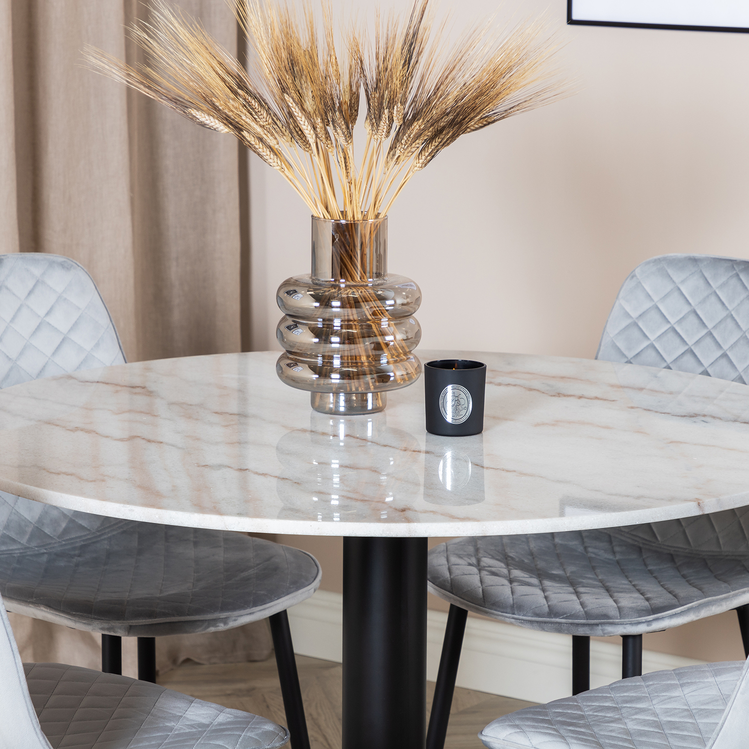 Spisegruppe Venture Home Estelle med 4 Phoi Stoler Fløyel