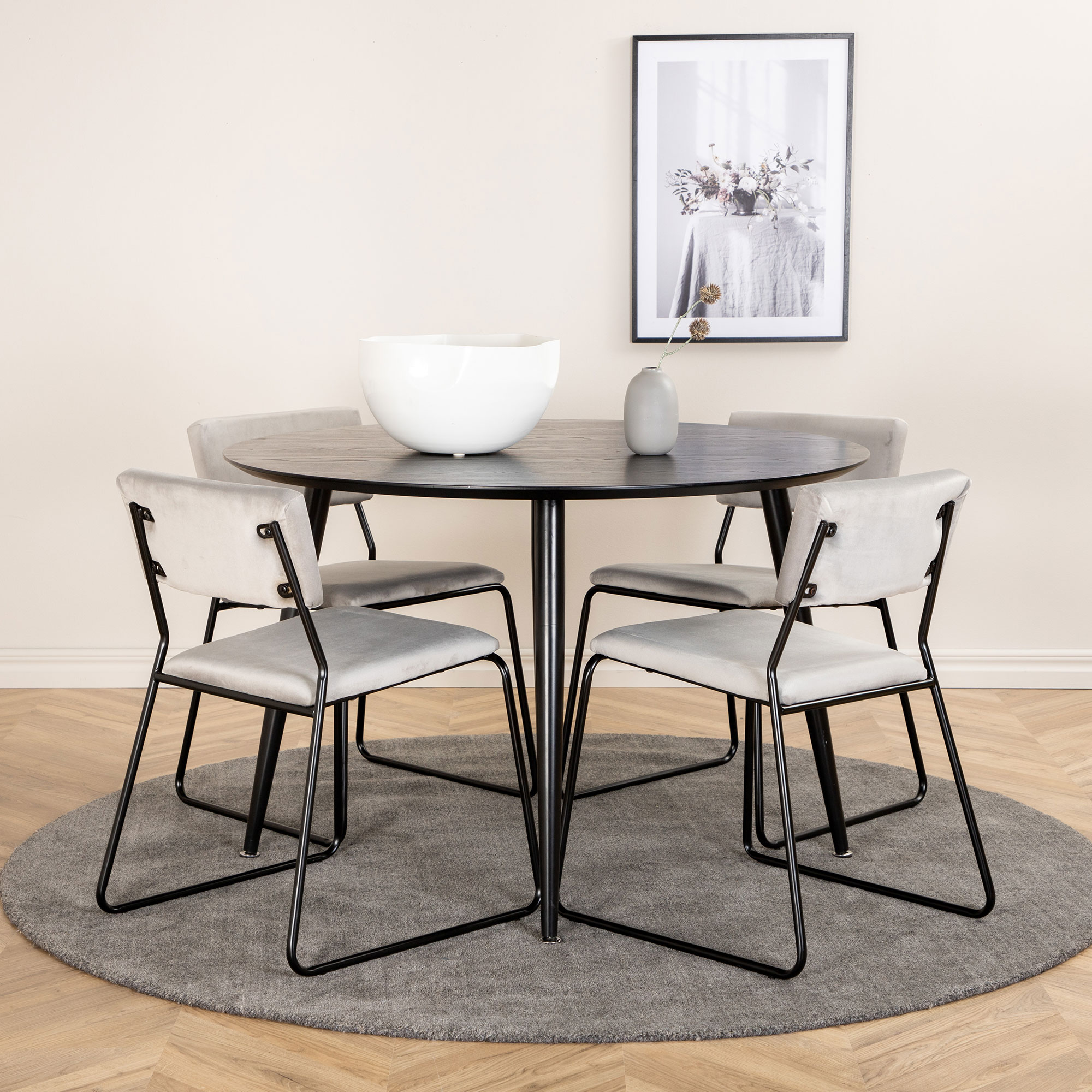 Spisegruppe Venture Home Dipp Ø115 cm med 4 Kenth Stoler