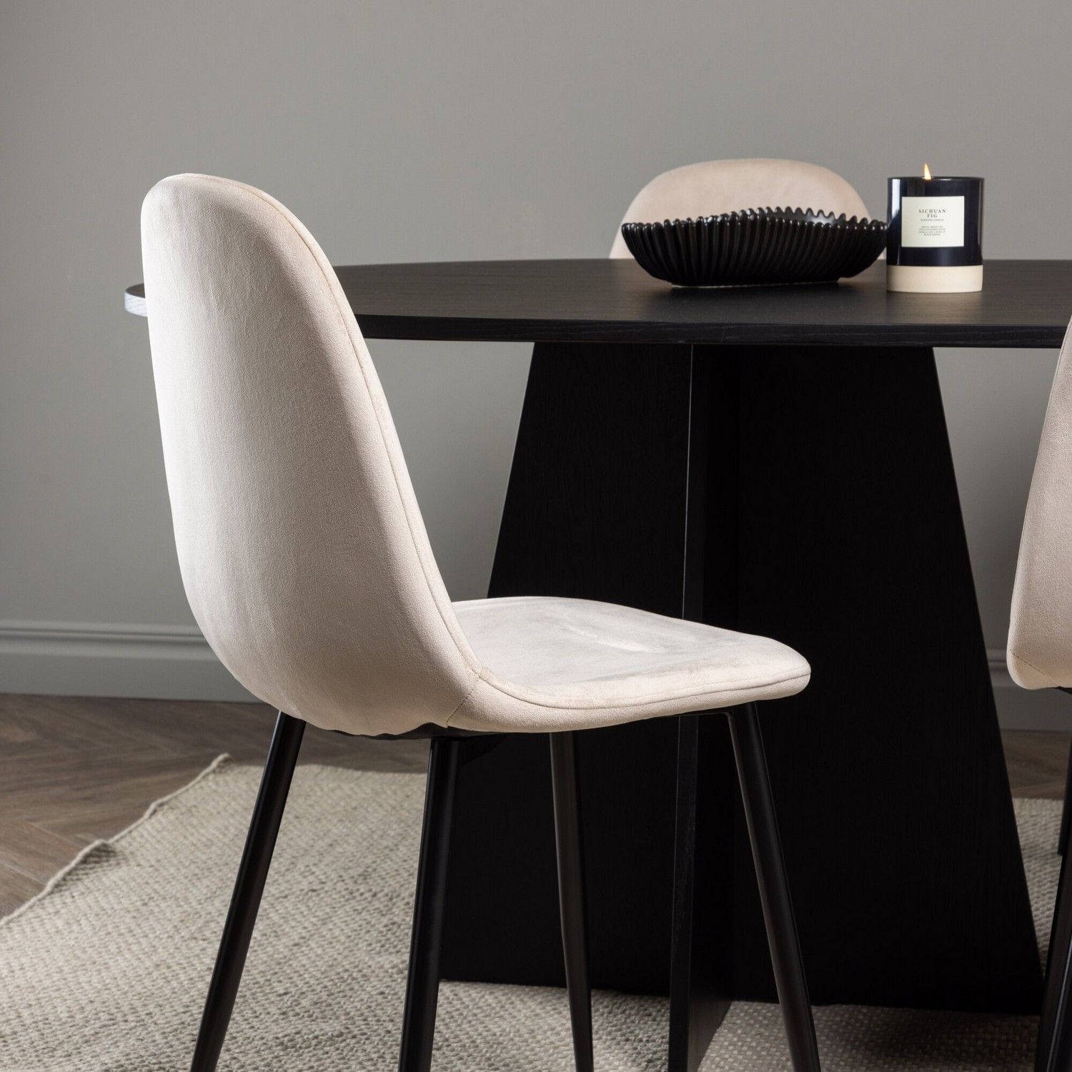 Spisegruppe Venture Home Bootcut Oval med 6 Polar Fløyel Stoler