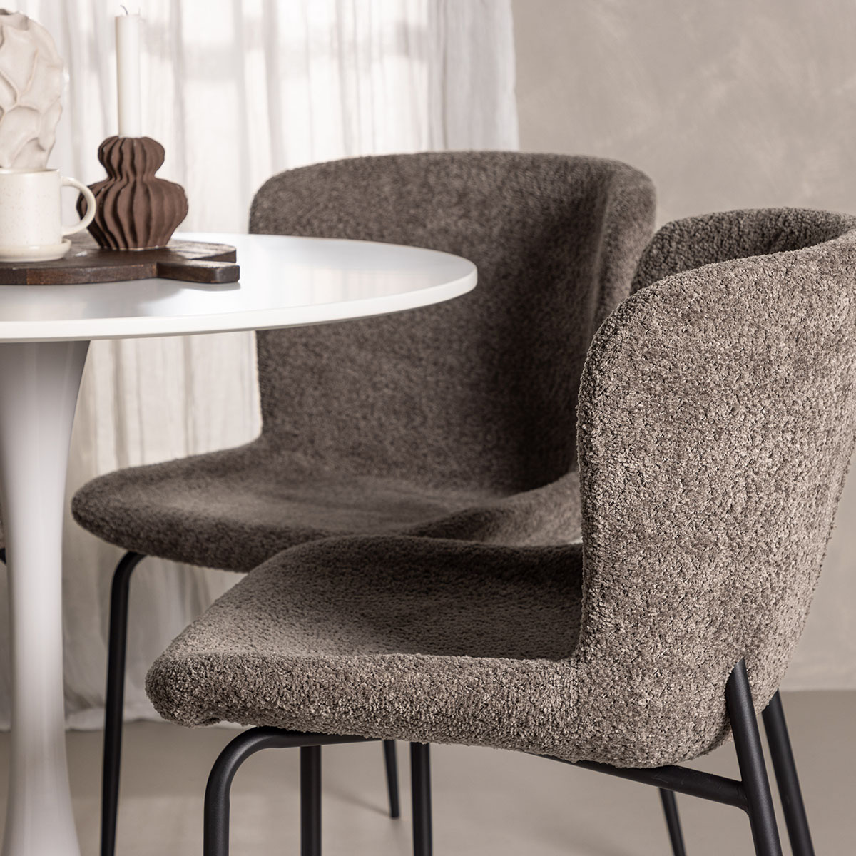 Spisegruppe Venture Home Hamden Ø80 cm med 4 Modesto Stoler