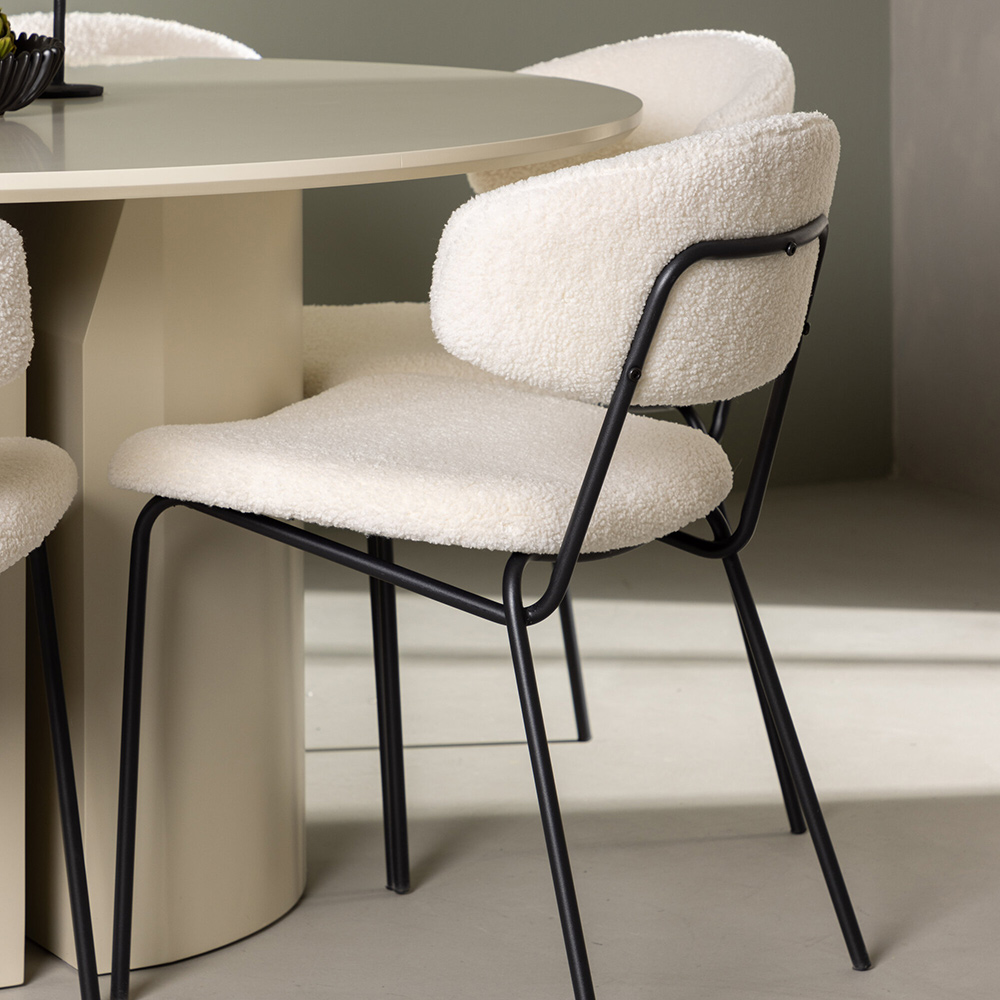 Spisegruppe Venture Home Sandvik med 6 Chico Stoler