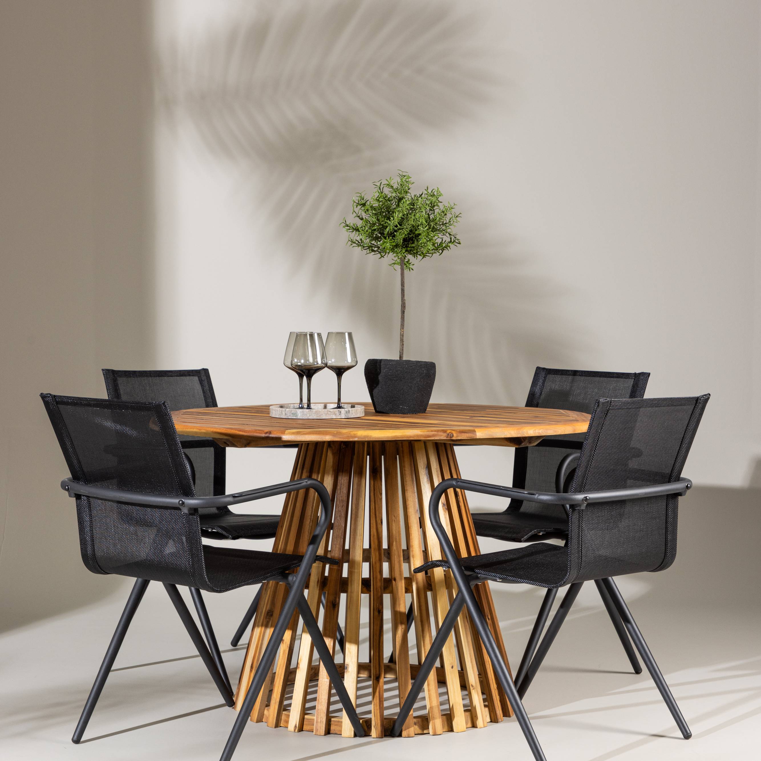 Hagegruppe Venture Home Lumpur med 4 Alina Stoler