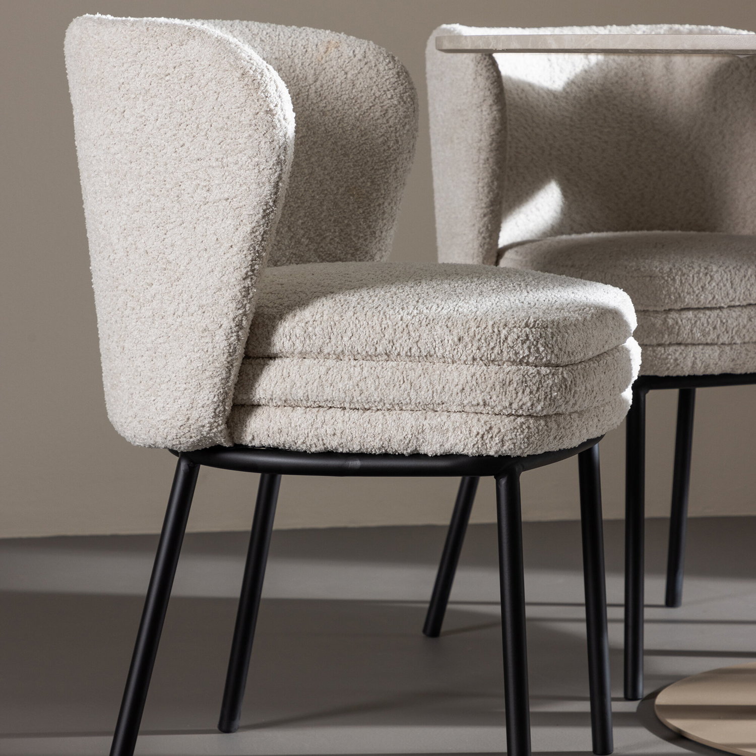 Spisegruppe Venture Home Lycke Ø110 med 4 stk Agnes Stoler