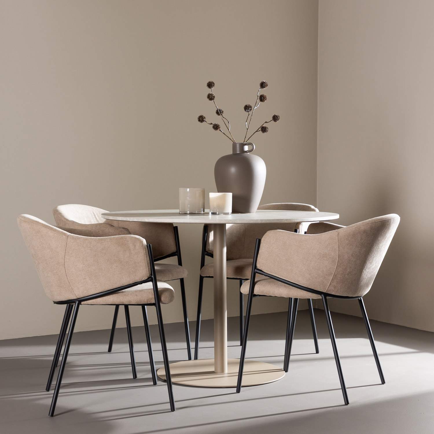 Spisegruppe Venture Home Lycke Ø110 med 4 stk Evelina Stoler