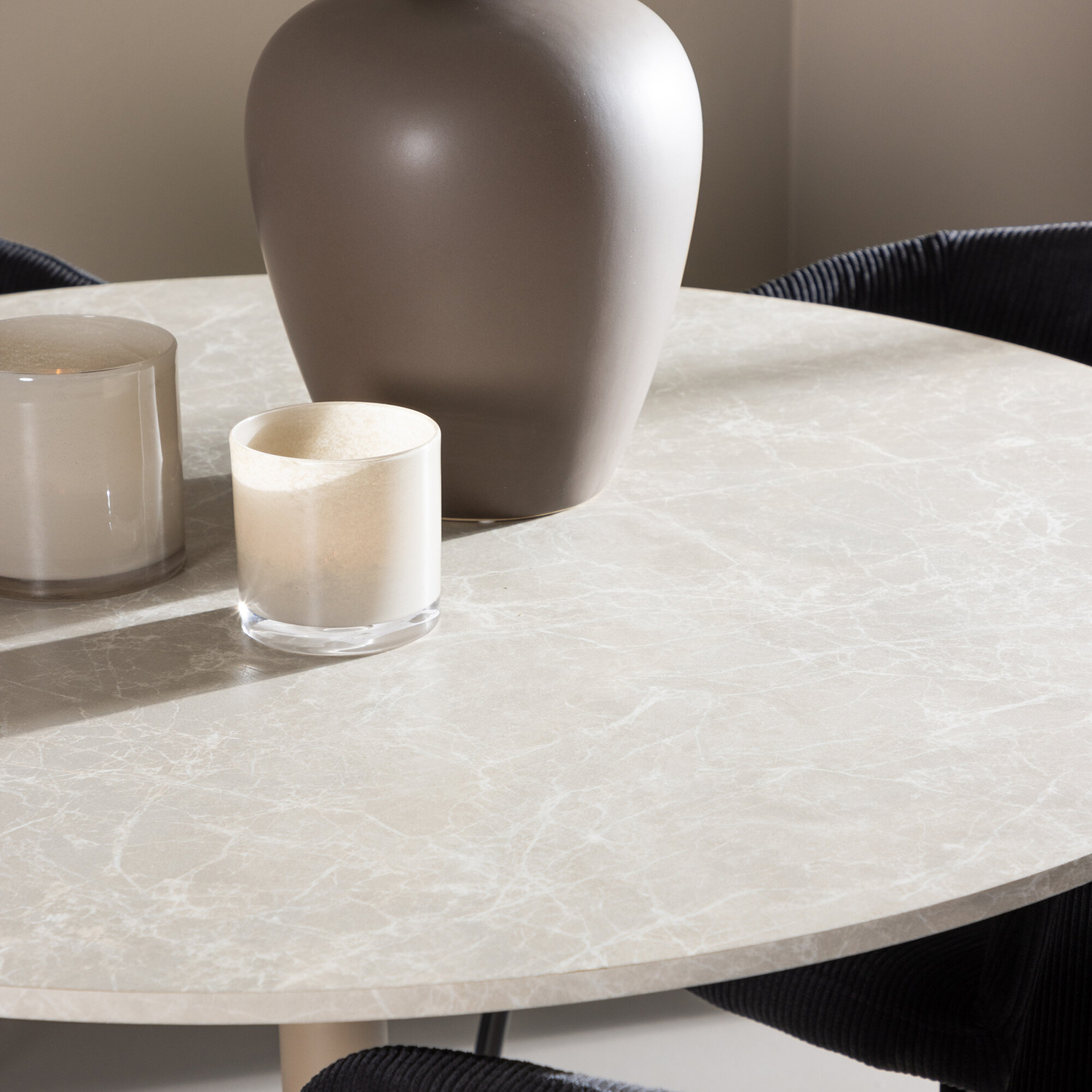 Spisegruppe Venture Home Lycke Ø110 med 4 stk Berit Stoler