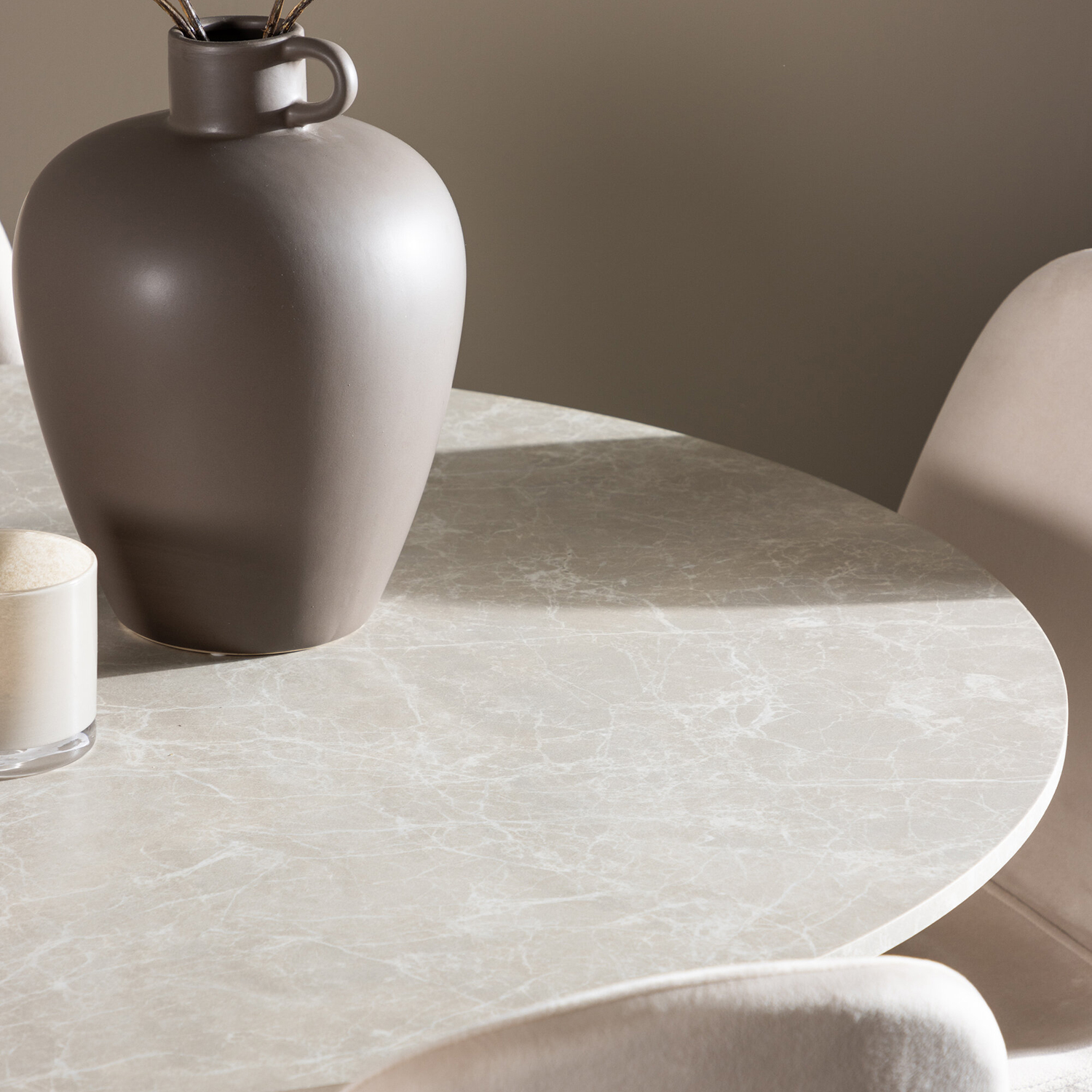 Spisegruppe Venture Home Lycke Ø110 med 4 stk Polar Stoler Fløyel