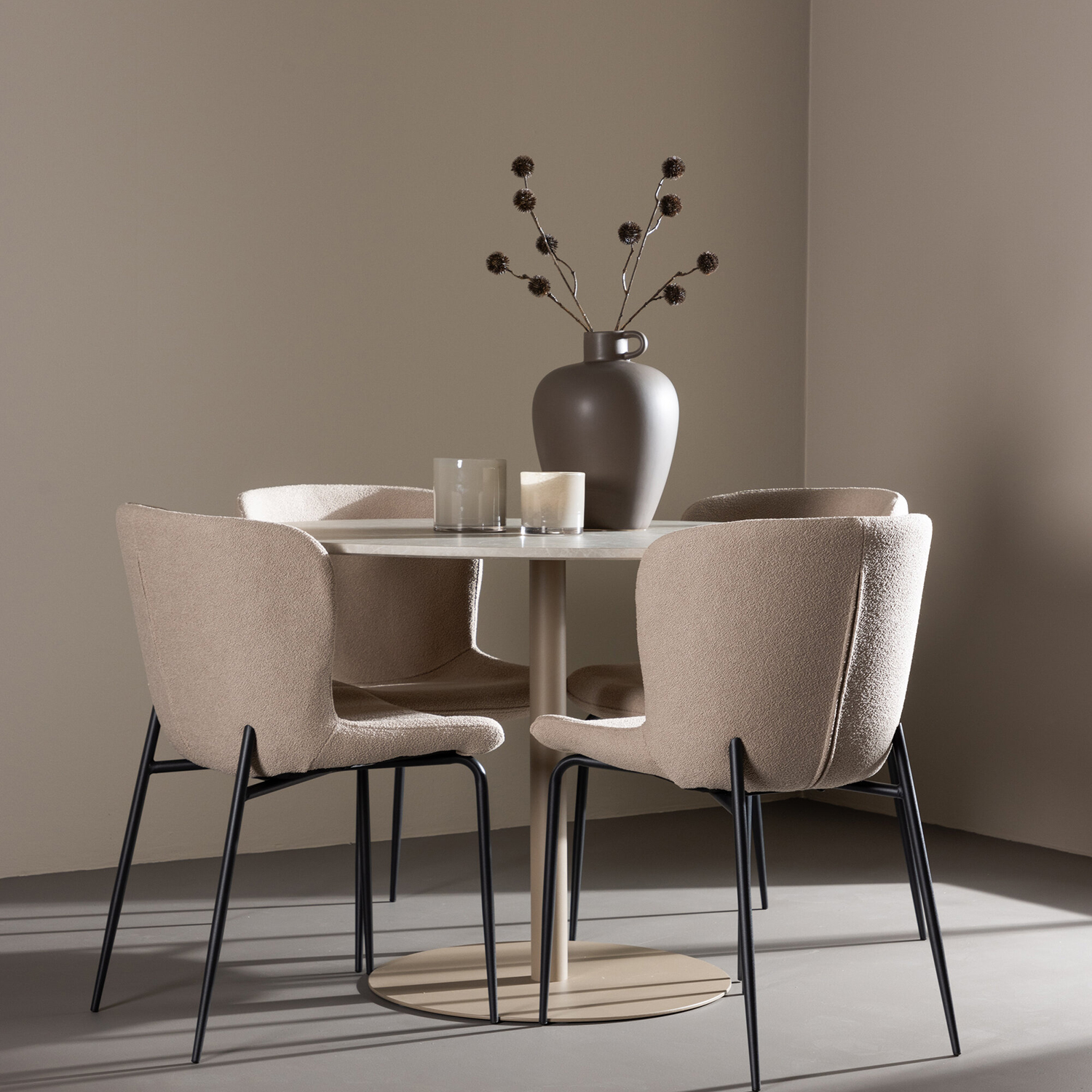 Spisegruppe Venture Home Lycke Ø110 med 4 stk Modesto Stoler