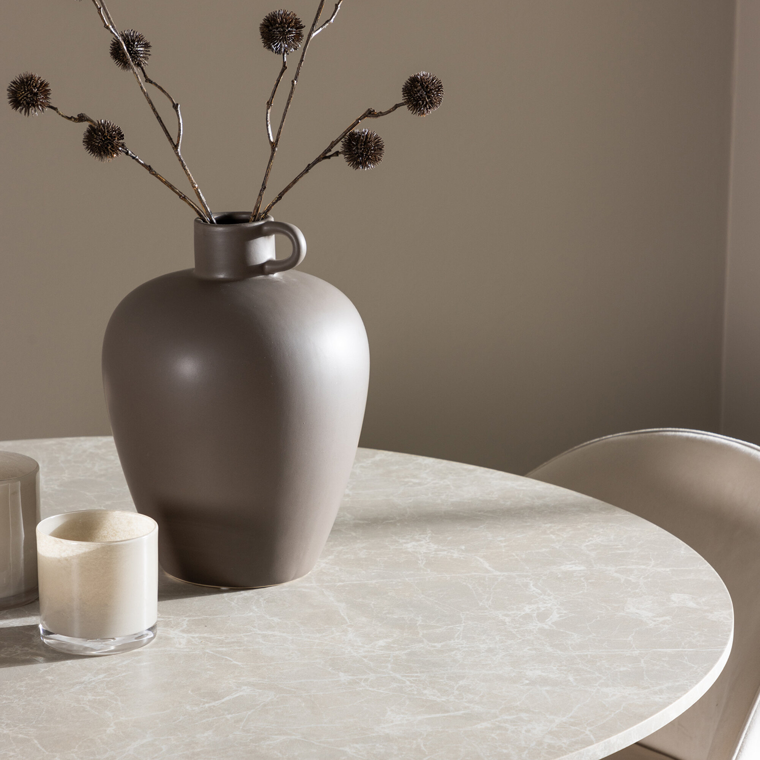 Spisegruppe Venture Home Lycke Ø110 med 4 stk Velvet Stoler