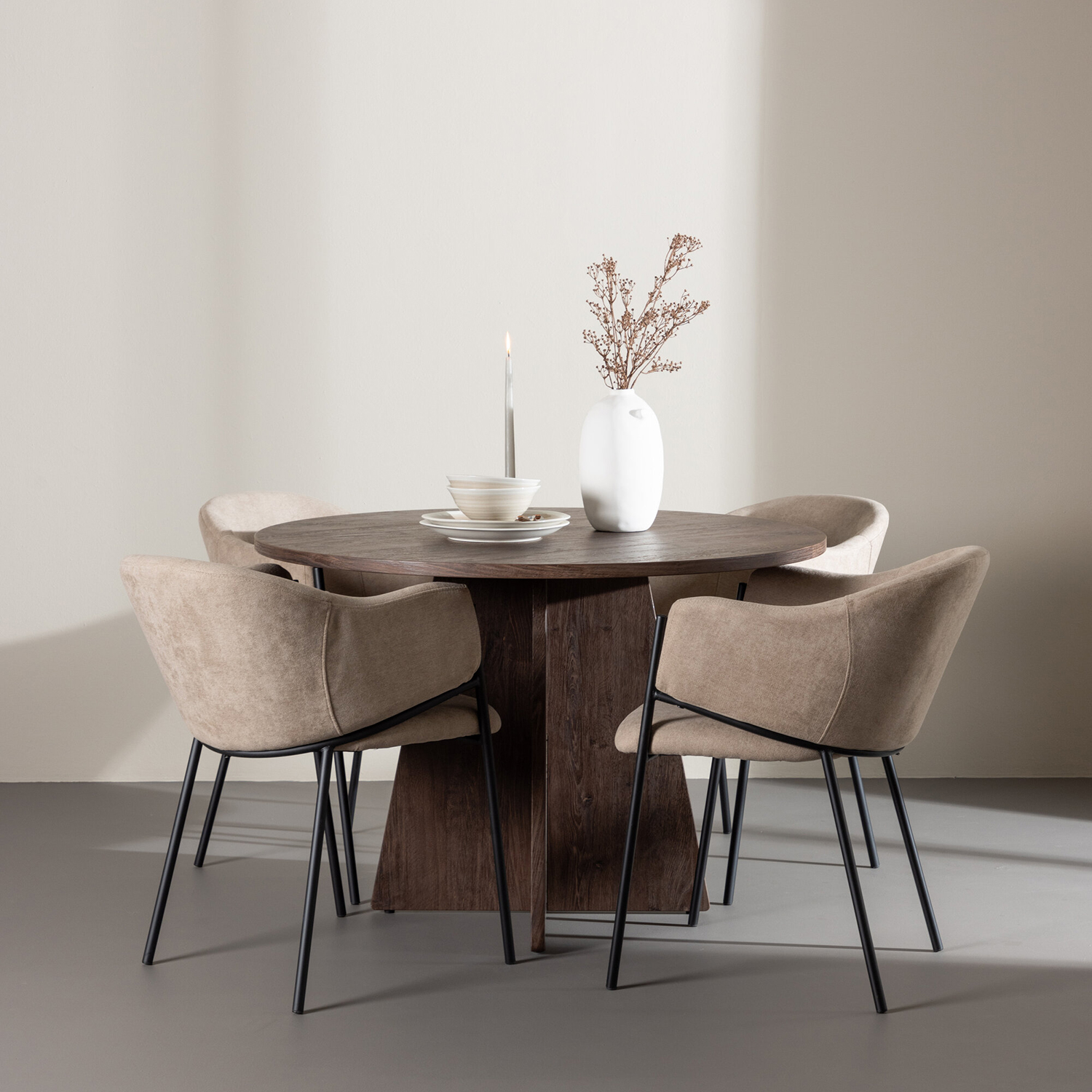 Spisegruppe Venture Home Bootcut Ø110 med 4 stk Evelina Stoler