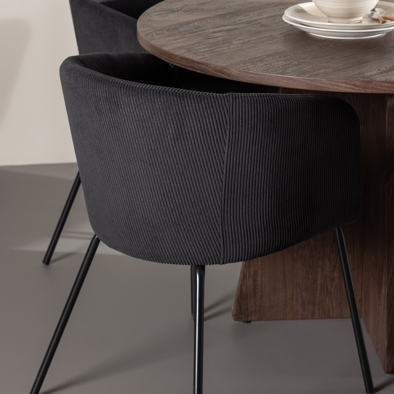 Spisegruppe Venture Home Bootcut Ø110 med 4 stk Berit Stoler