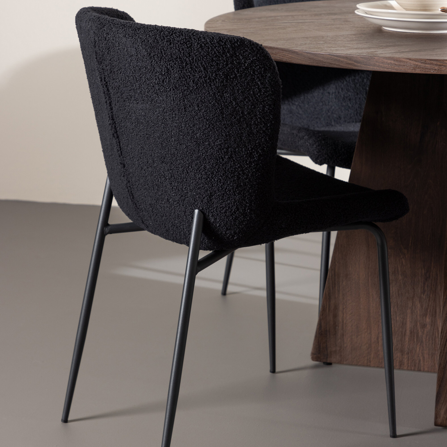 Spisegruppe Venture Home Bootcut Ø110 med 4 stk Modesto Stoler