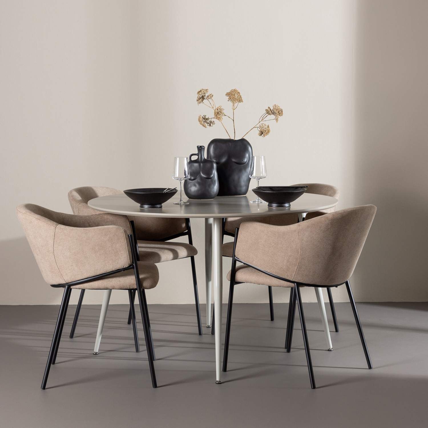 Spisegruppe Venture Home Plaza Ø120 med 4 stk Evelina Stoler